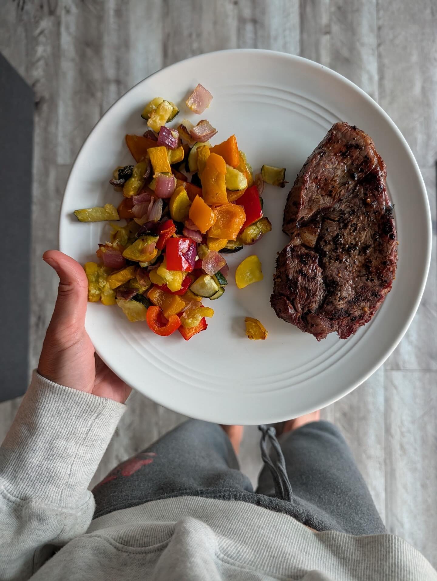 Living for simple, summer recipes 🫑🧅🥩

Keeping summer meals super simple because I want all the time outside and all the time at the beach. 

Also, hello fresh produce 🤌🏼

These simple roasted veggies could be done in the oven or on the BBQ at t