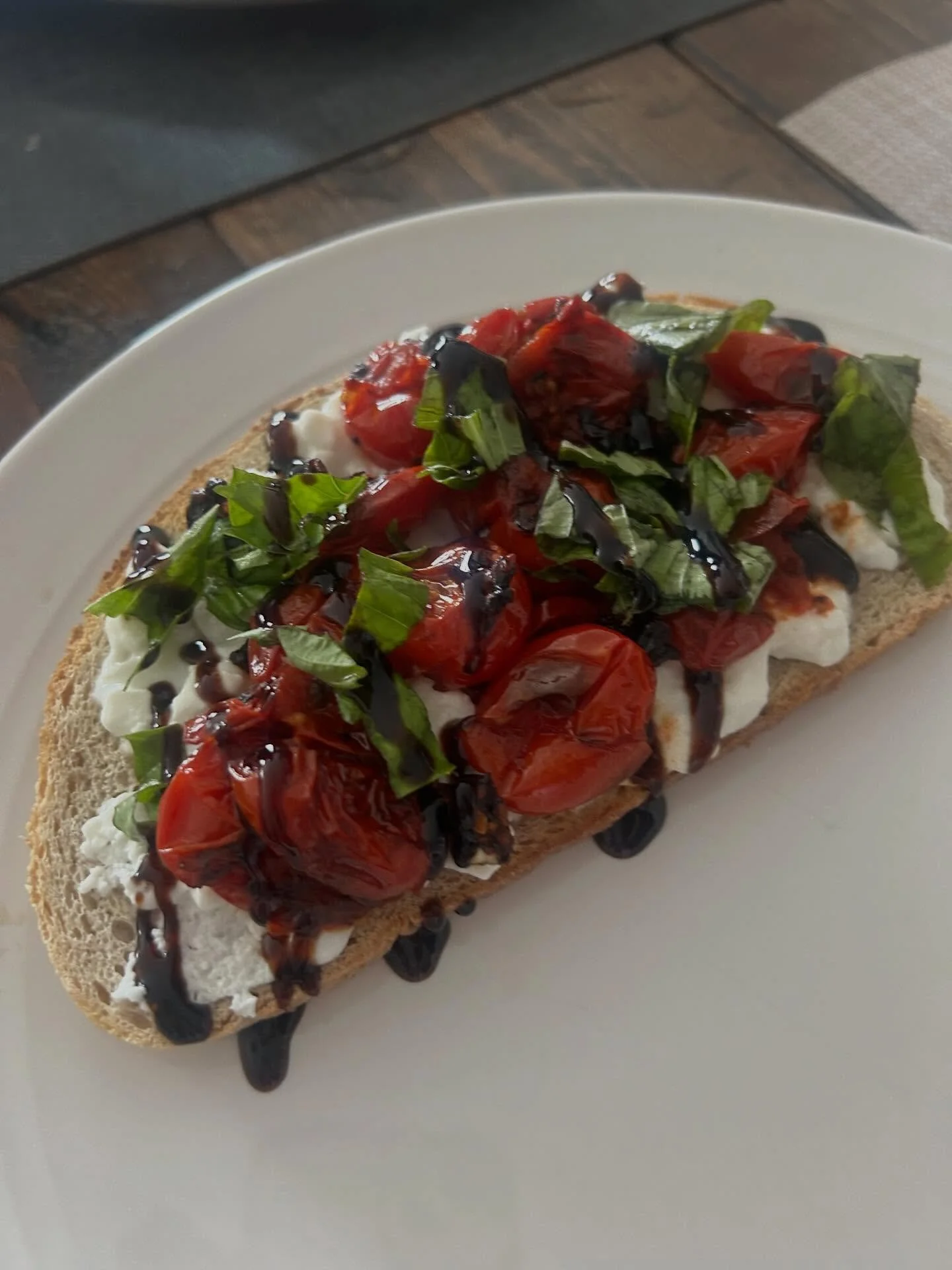 HIGH-PROTEIN COTTAGE CHEESE TOAST 🍅🌱

Highly, highly recommend this toast option for an easy 15-minute high-protein lunch!

If you&rsquo;ve been here for a while, you know that my cottage cheese journey has been an adventure 😆

I&rsquo;ve wanted t
