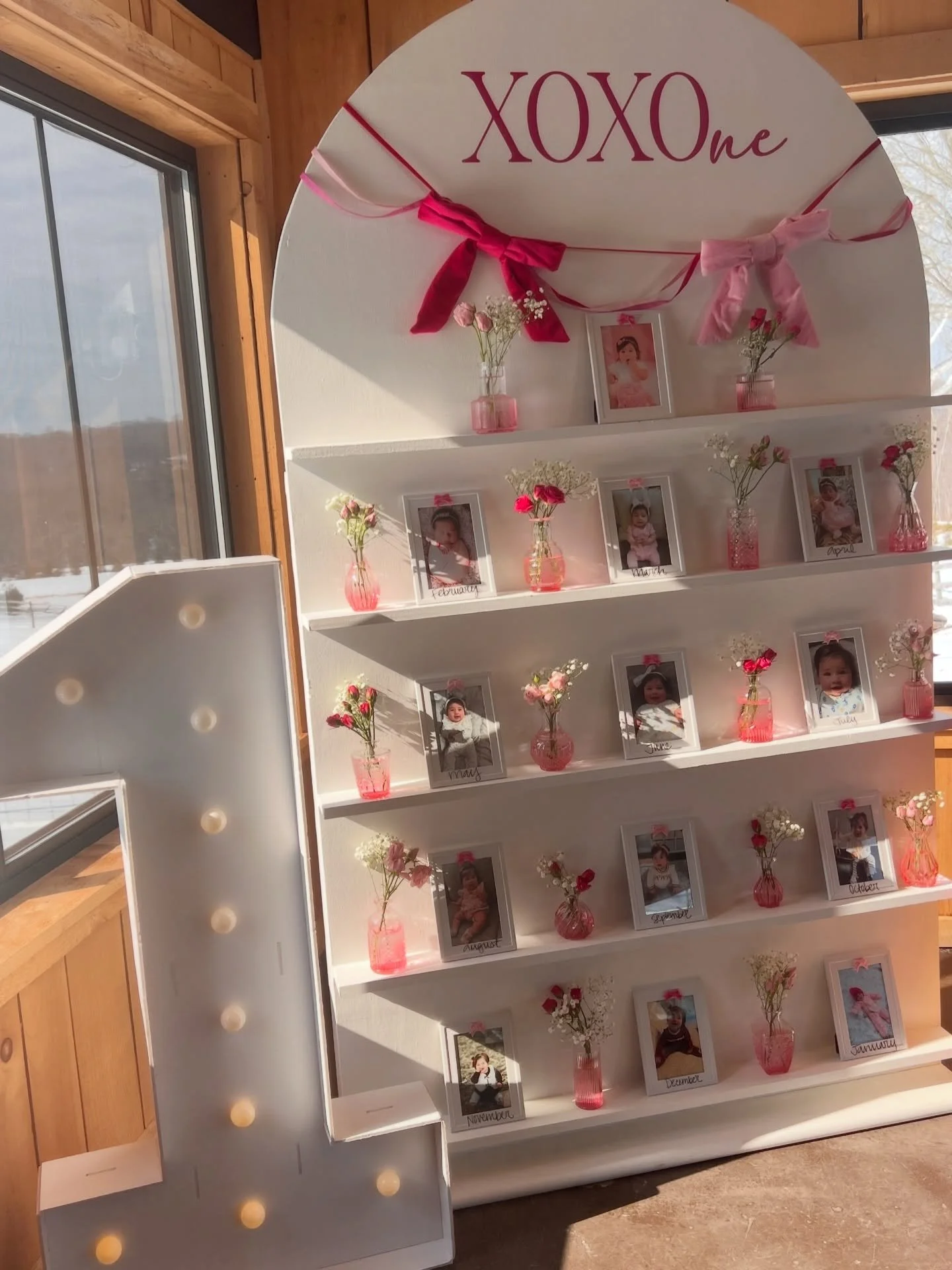 A lovely Valentine&rsquo;s Day celebrating Mila&rsquo;s First Birthday💖✨🎈🎂
&bull;
&bull;
Included is our Shelf Wall H, our Full Arch Mini Wall A, and our 1 Light Up Marquee Rental💕 The shelves were filled with the most beautiful flower vases and 