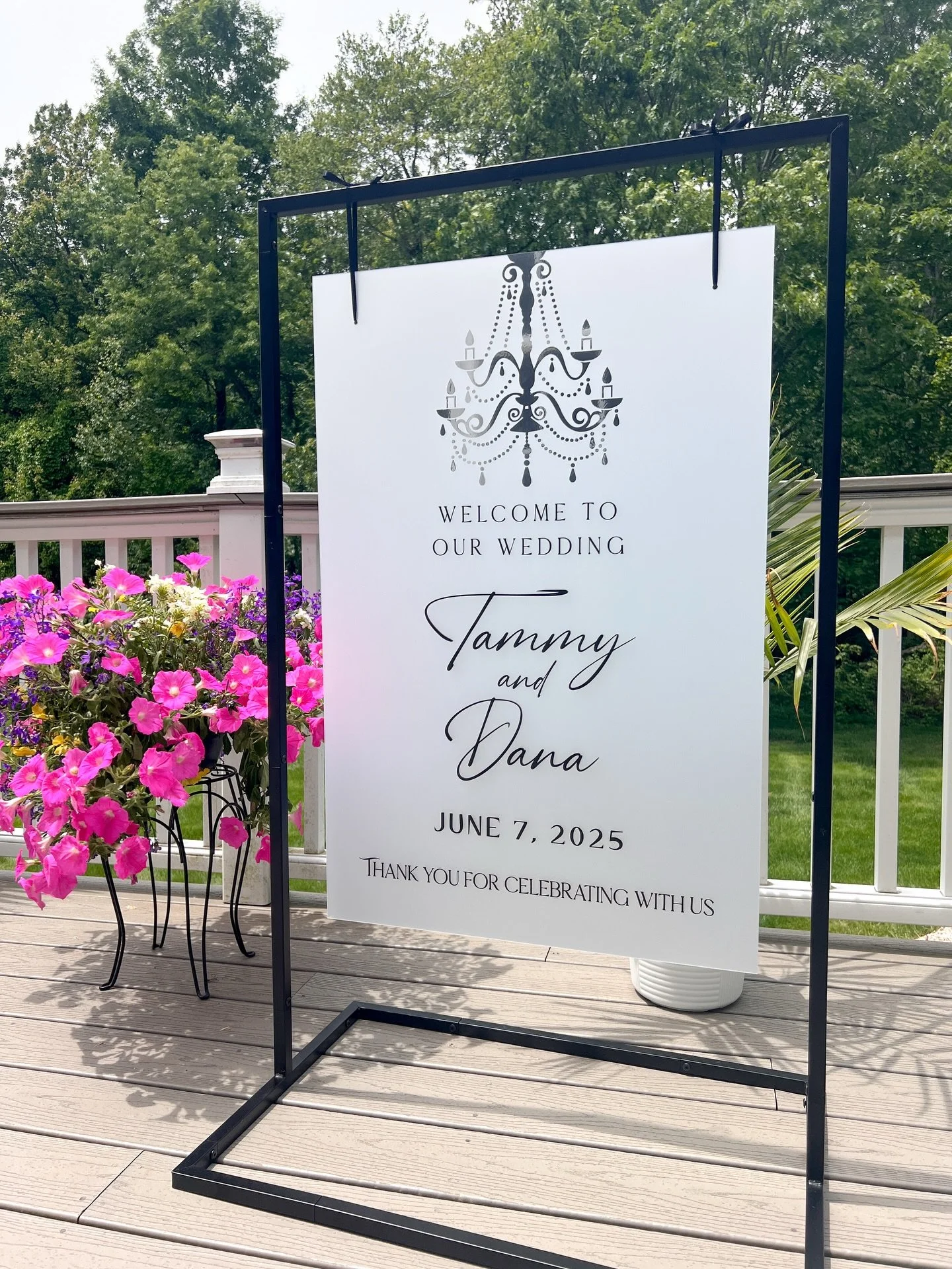 Reminiscing some pieces from last summer as we gear up for this summer✨🩷💍🌞
&bull;
&bull;
Tammy and Dana embraced the ease of working with us for a united look across so many of their wedding day pieces🫶🏼 
&bull;
&bull;
🤍 Custom acrylic welcome 