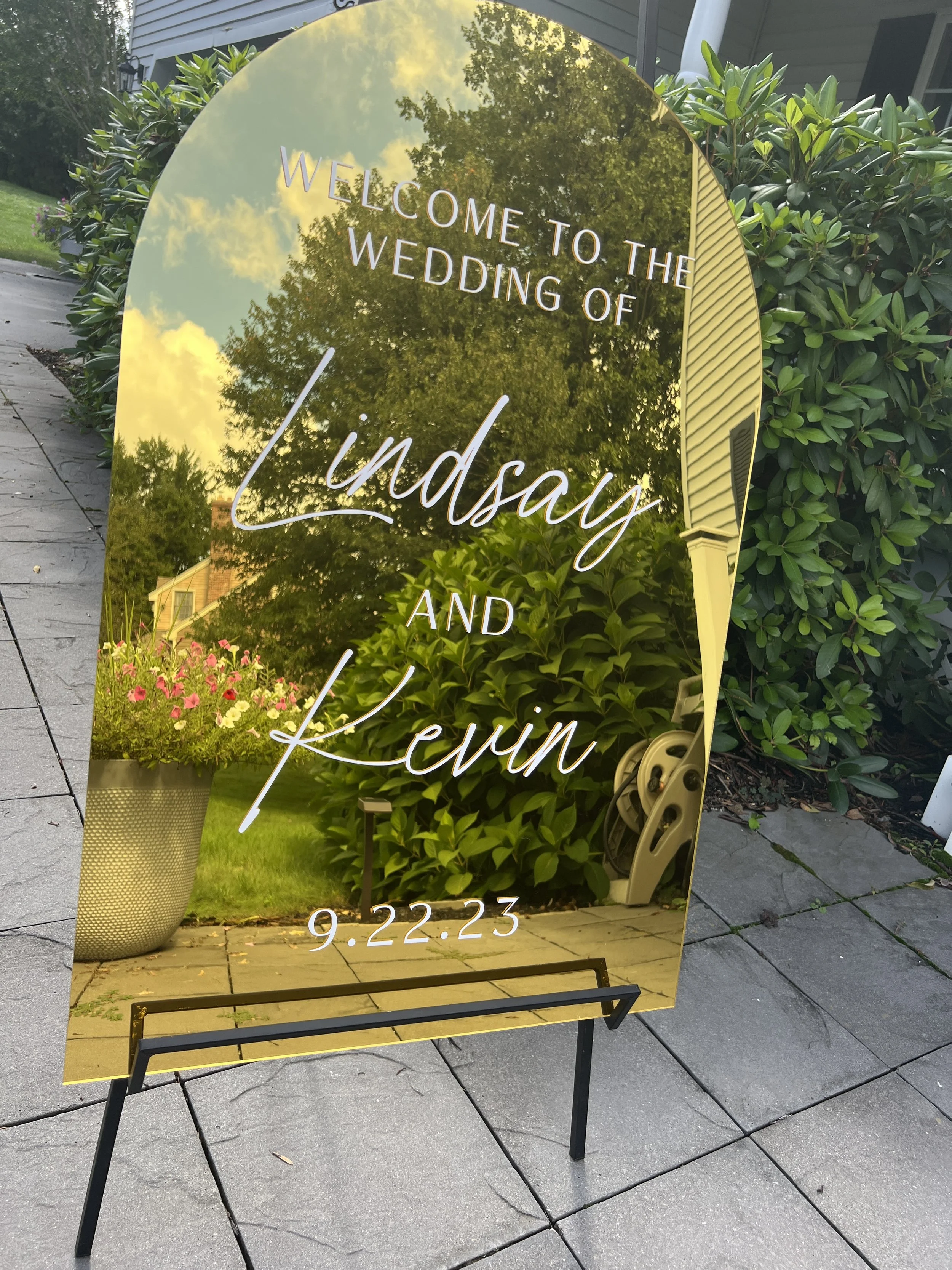 Signage_Lindsay-Boyles-wedding-welcome_24x36-acrylic-arch_9.22.23_01.JPG