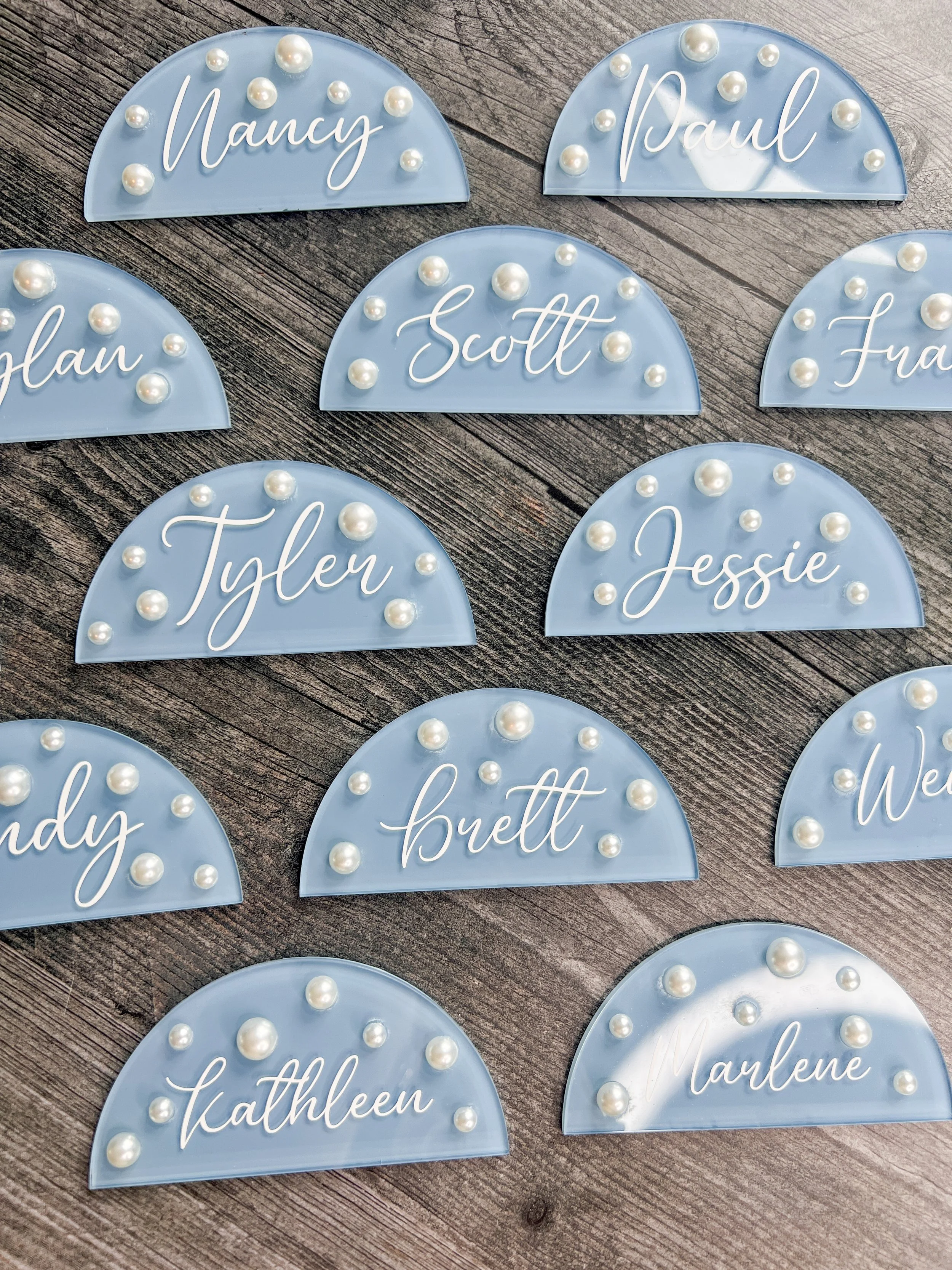 Day-of-Details_Jessie+Tyler-wedding-acrylic-placecards_9.20.25_02-edit.jpg