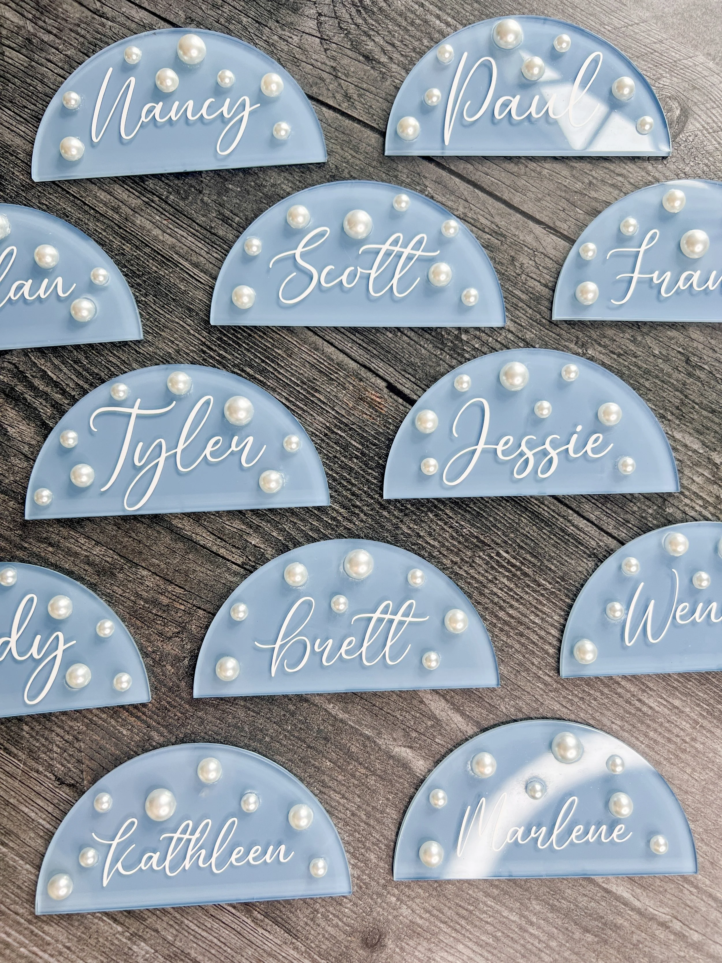 Day-of-Details_Jessie+Tyler-wedding-acrylic-placecards_9.20.25_05-edit.jpg