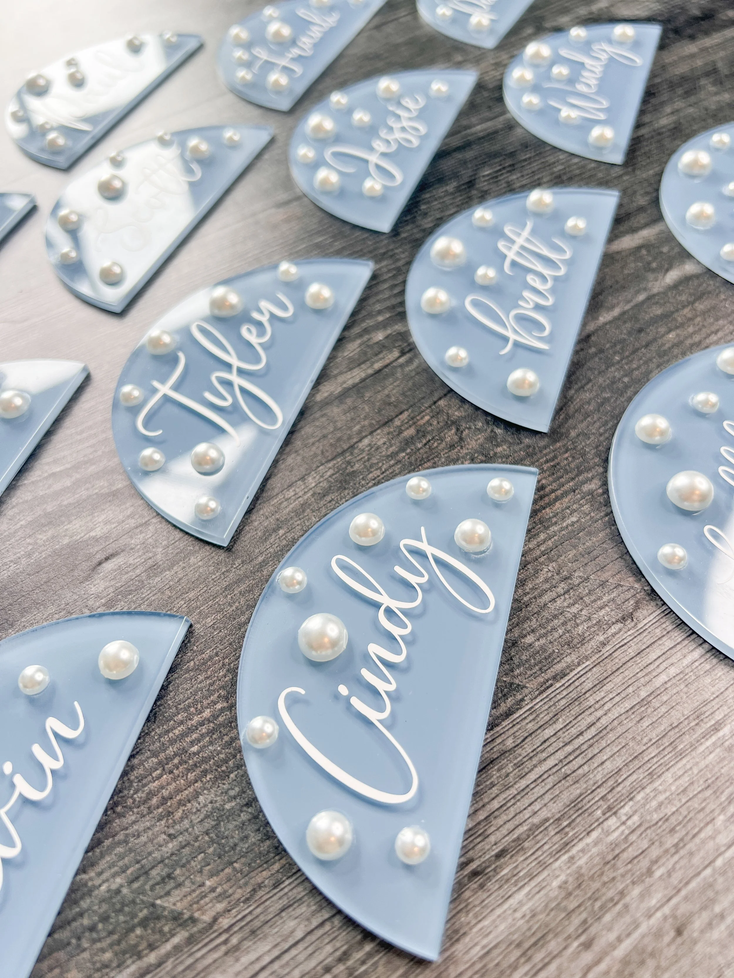 Day-of-Details_Jessie+Tyler-wedding-acrylic-placecards_9.20.25_03-edit.jpg