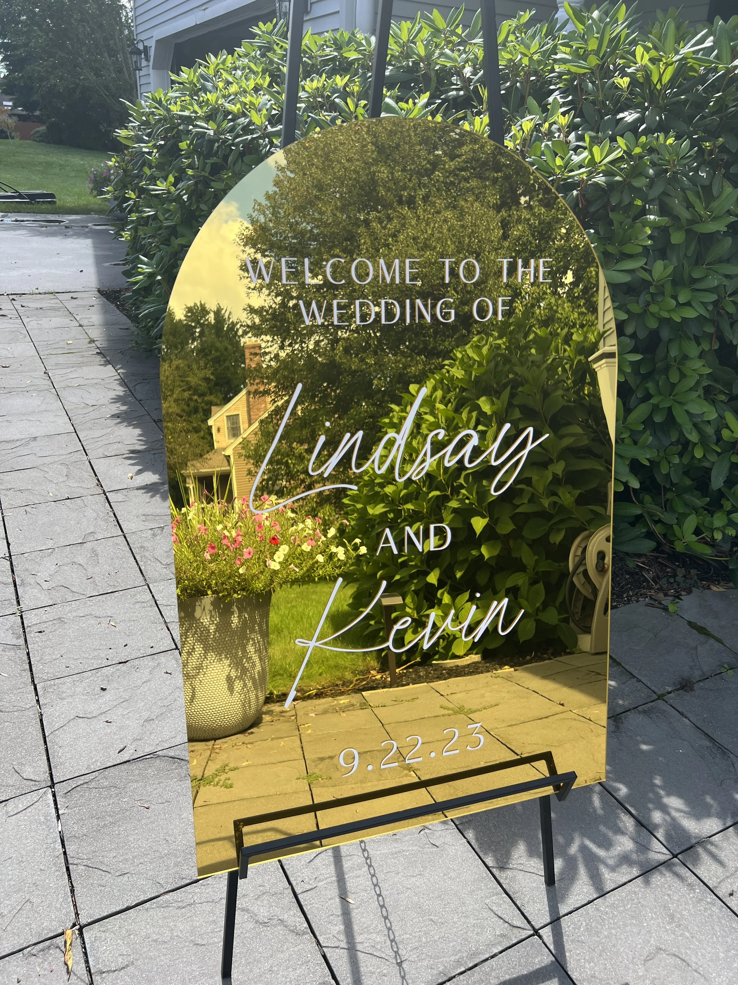 Signage_Lindsay-Boyles-wedding-welcome_24x36-acrylic-arch_9.22.23_02.JPG