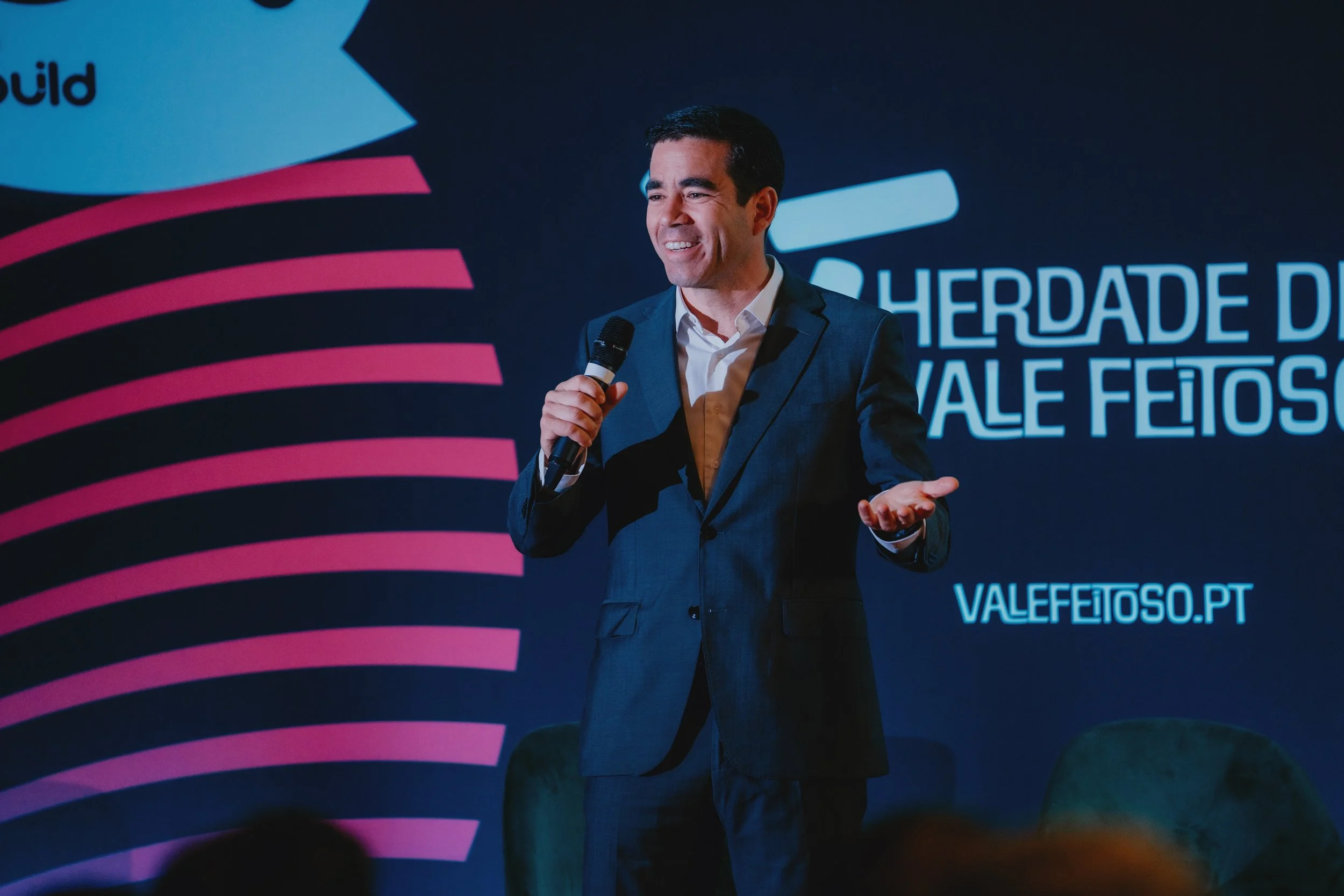 Corporate event photography capturing a speaker on stage during a professional conference in Lisbon.