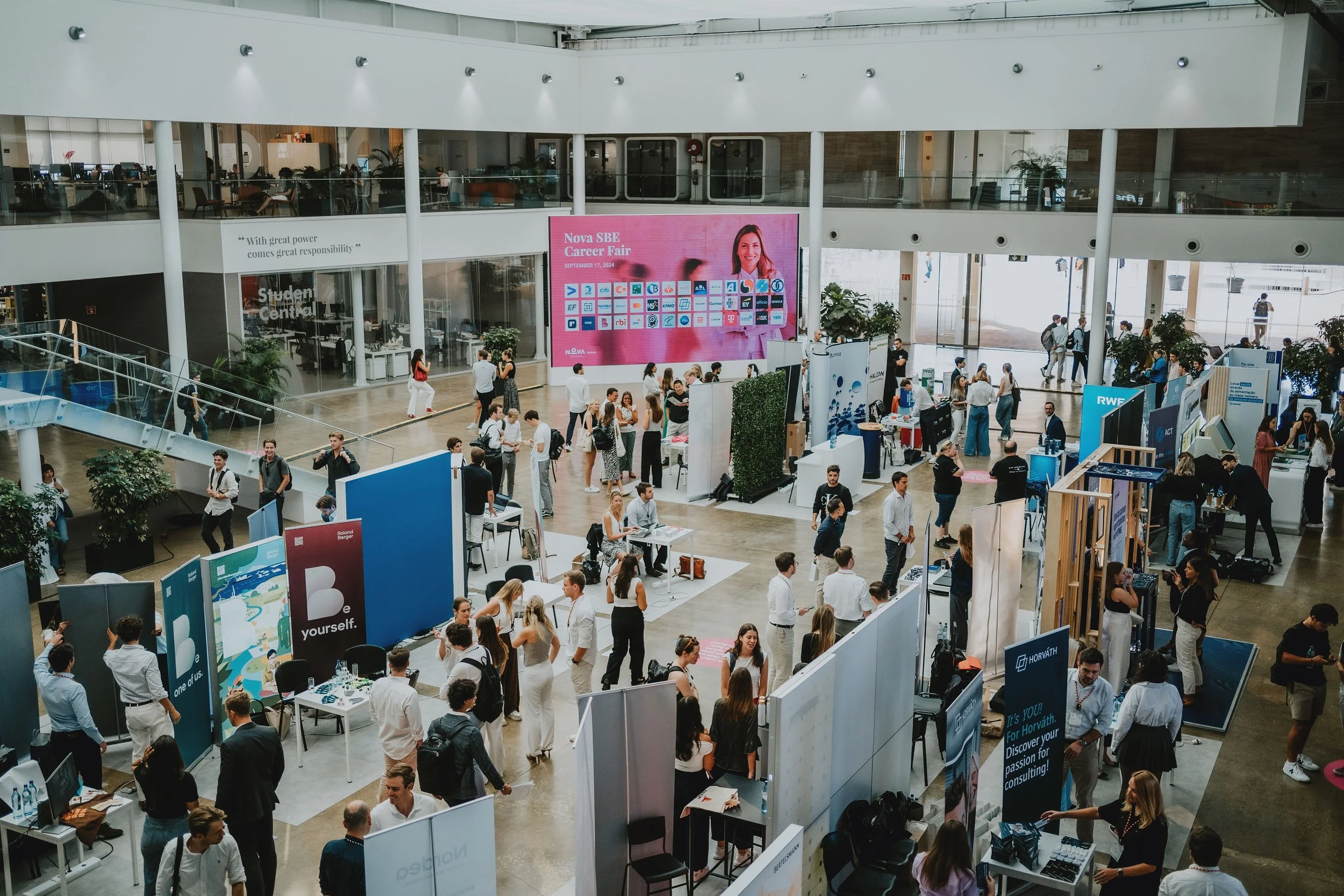 College throwing a career fair in Lisbon