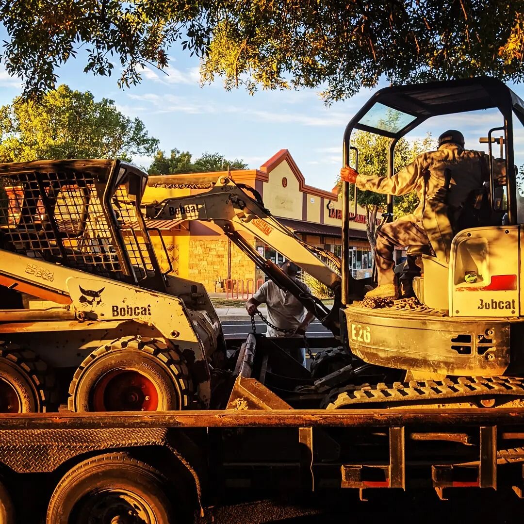 Bobcats in the morning, baby!

#bobcatequipment #morningsun #southaustin #landscaping #bigtex #teamwork