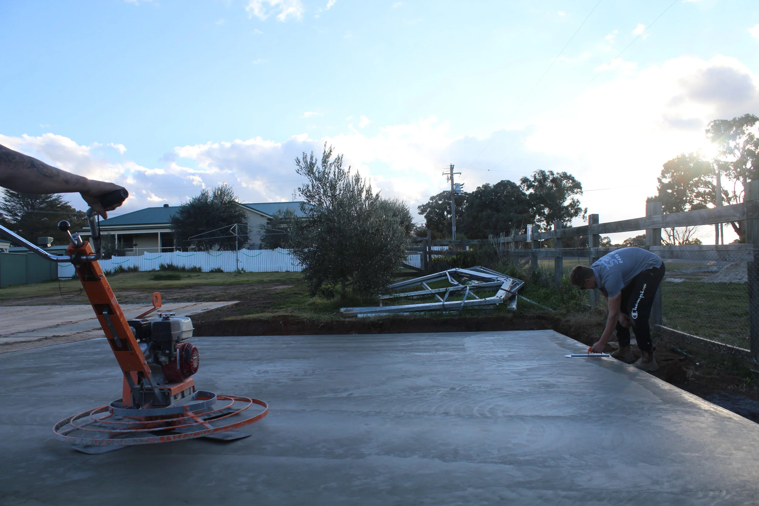 Shed slab in Lyndhurst non-slip furry finish performed with a trowel machine