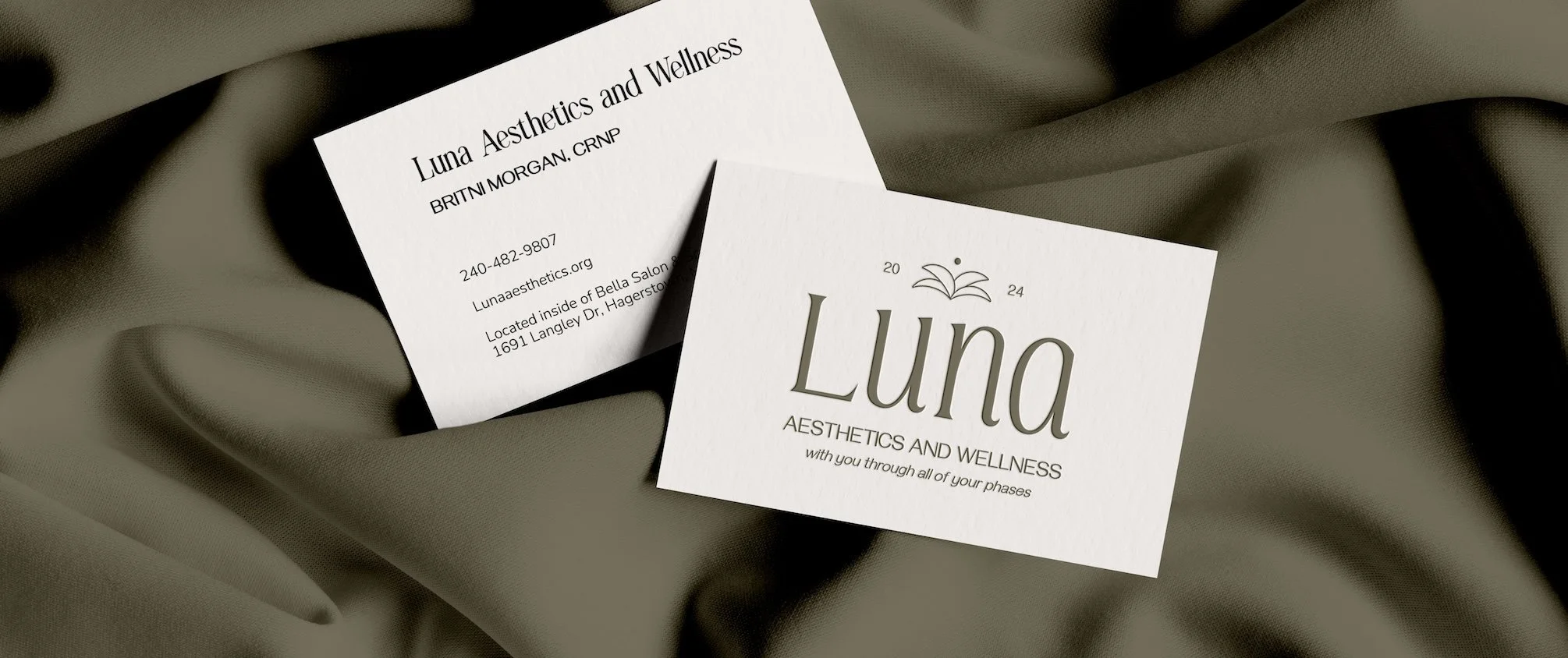 Luna-Business-Card-Mockup-expanded-green.jpg