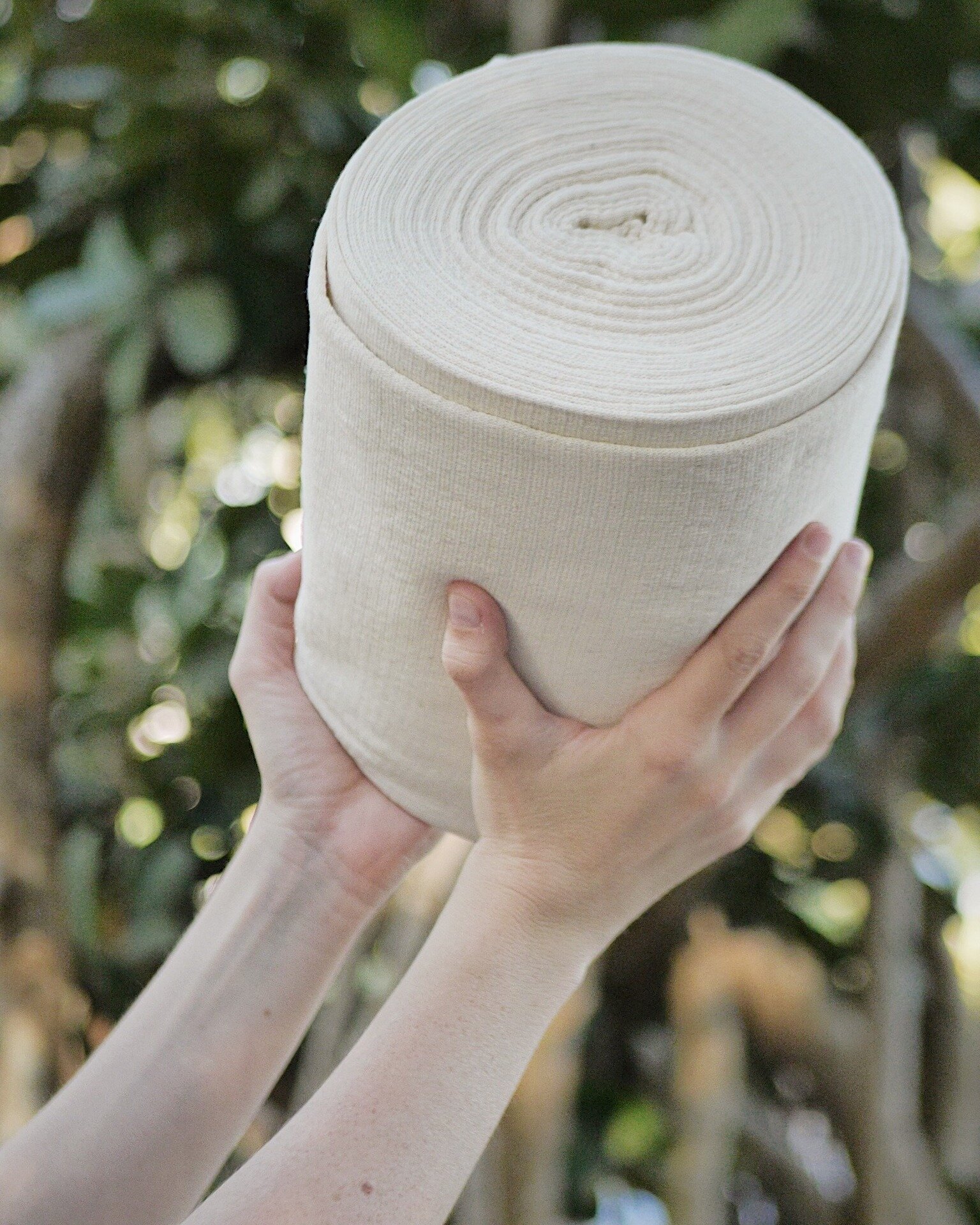 🧡 Feeling supported? 🧡

Yes I am holding this Tubigrip up like it's Simba but maybe that's because it's a simple and effective way for your stomach to feel supported in your early postnatal recovery (and sometimes during pregnancy). 

I know an ext