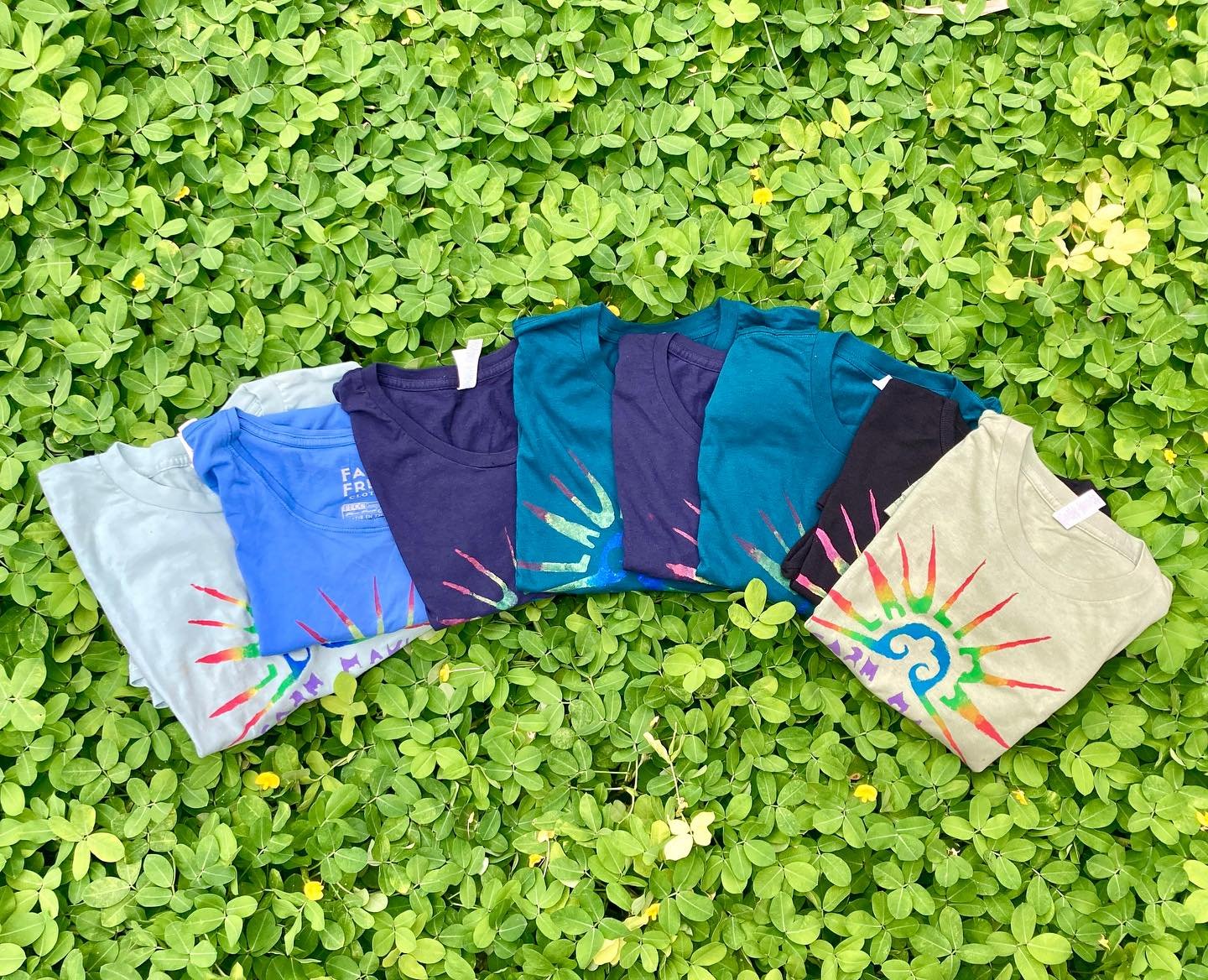 Wanna rep the magic of laulima? Find your one of a kind hand-painted organic cotton shirt in the webshop! :)