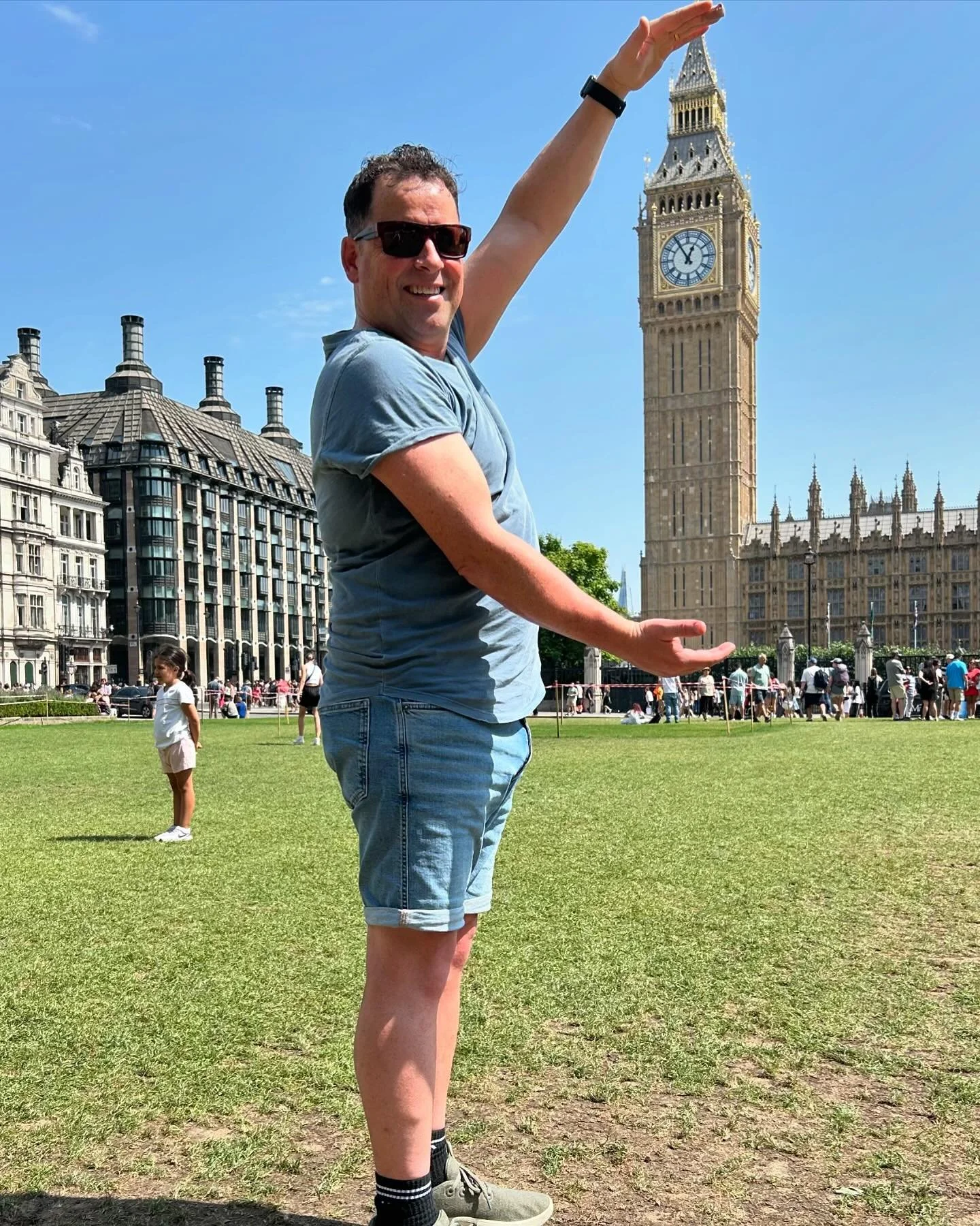 During the wool selling recess Billy managed to get away on holidays to the UK and Europe. However, he also made a visit to Bradford to catch up with some fellow wool colleagues to check in on the latest news on the wool industry. He visited Scotland