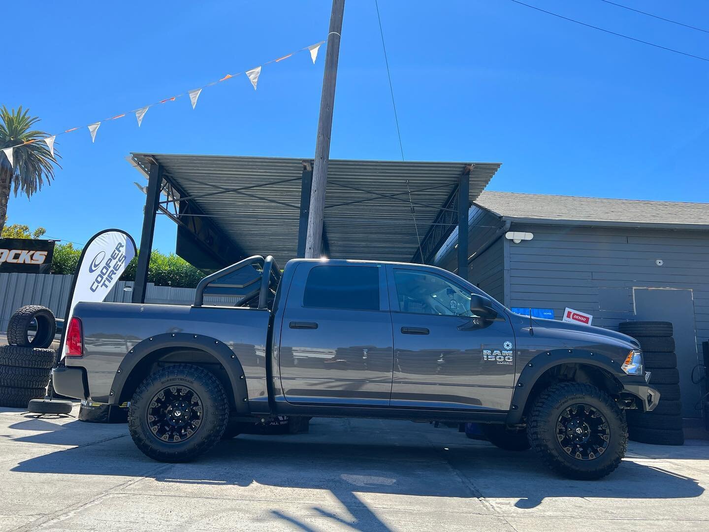 Ram 1500 running a Rough country leveling kit and rocking 17&rsquo; Fuel Offroad Wheeels on Patriot RT tires 
#dodgefam #ram #ram1500 #offroad #offroading #offroad4x4 #fueloffroad #fuelwheels #patriottires #roughcountry #roughcountrylift #roughcountr