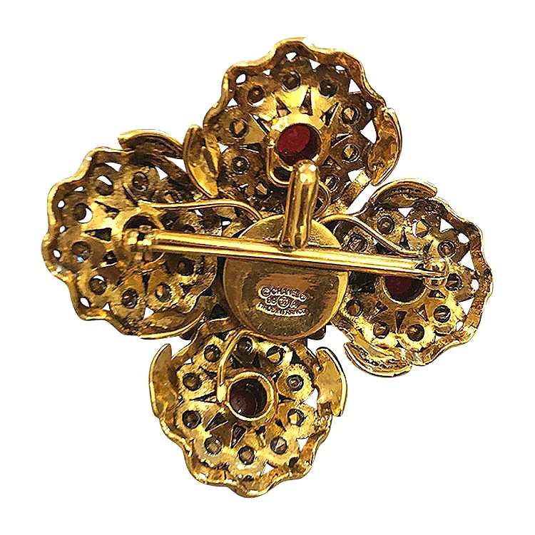 Shop CHANEL Brooches & Corsages (ABB039B13049NO876) by winwinco