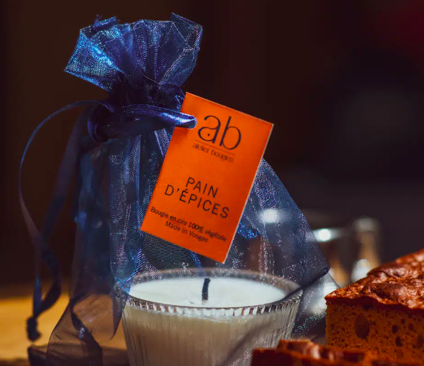 Bougie Parfumée. Coupelle en verre. Flagrance "pain d'épices"