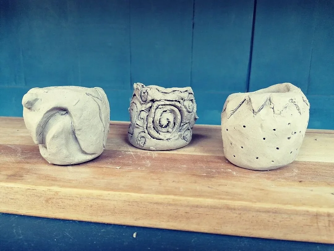 Pinch pots in progress by the Red Deer  class.
#kidsartclasses #kerryarts #kerry #kerrycountyarts #traleearts #tralee #traleeart #artclasses #artclassesforkids #clay #claymodelling #claysculpture #pinchpots #organic #organicdesign #strawberry #textur