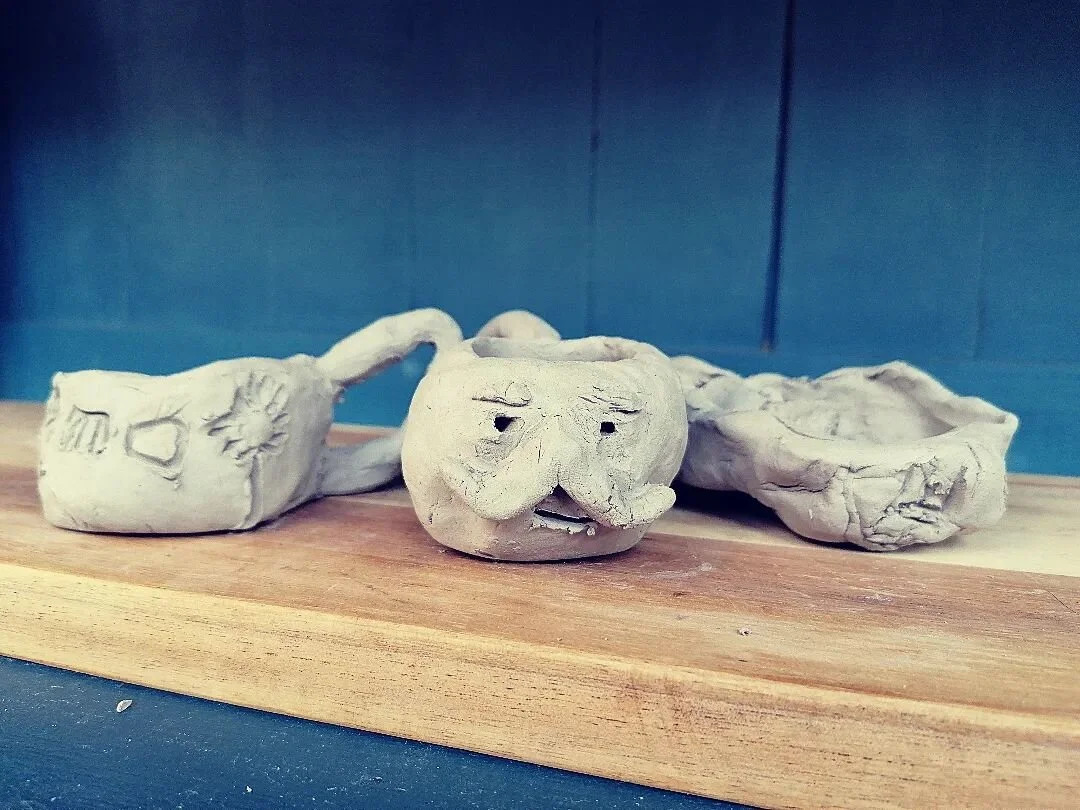 Pinch pots in progress by the Pine Marten class.
#kidsartclasses #kerryarts #kerry #kerrycountyarts #traleearts #tralee #traleeart #artclasses #artclassesforkids #clay #claymodelling #claysculpture #pinchpots #cups #claycup #moustache