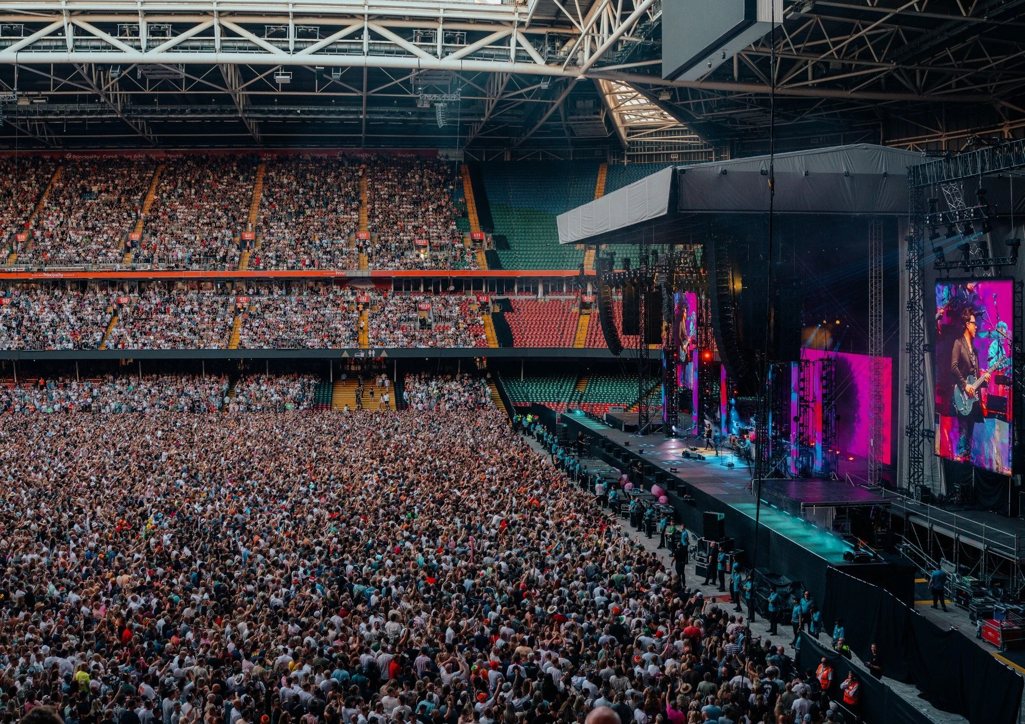 This past weekend, we had the perfect trifecta:

✅ A brilliant Welsh band 
✅ An iconic Welsh venue
✅ An electric Welsh crowd

All topped off with a blazing heatwave to make it unforgettable.

An incredible celebration of Welsh talent, spirit, and sum