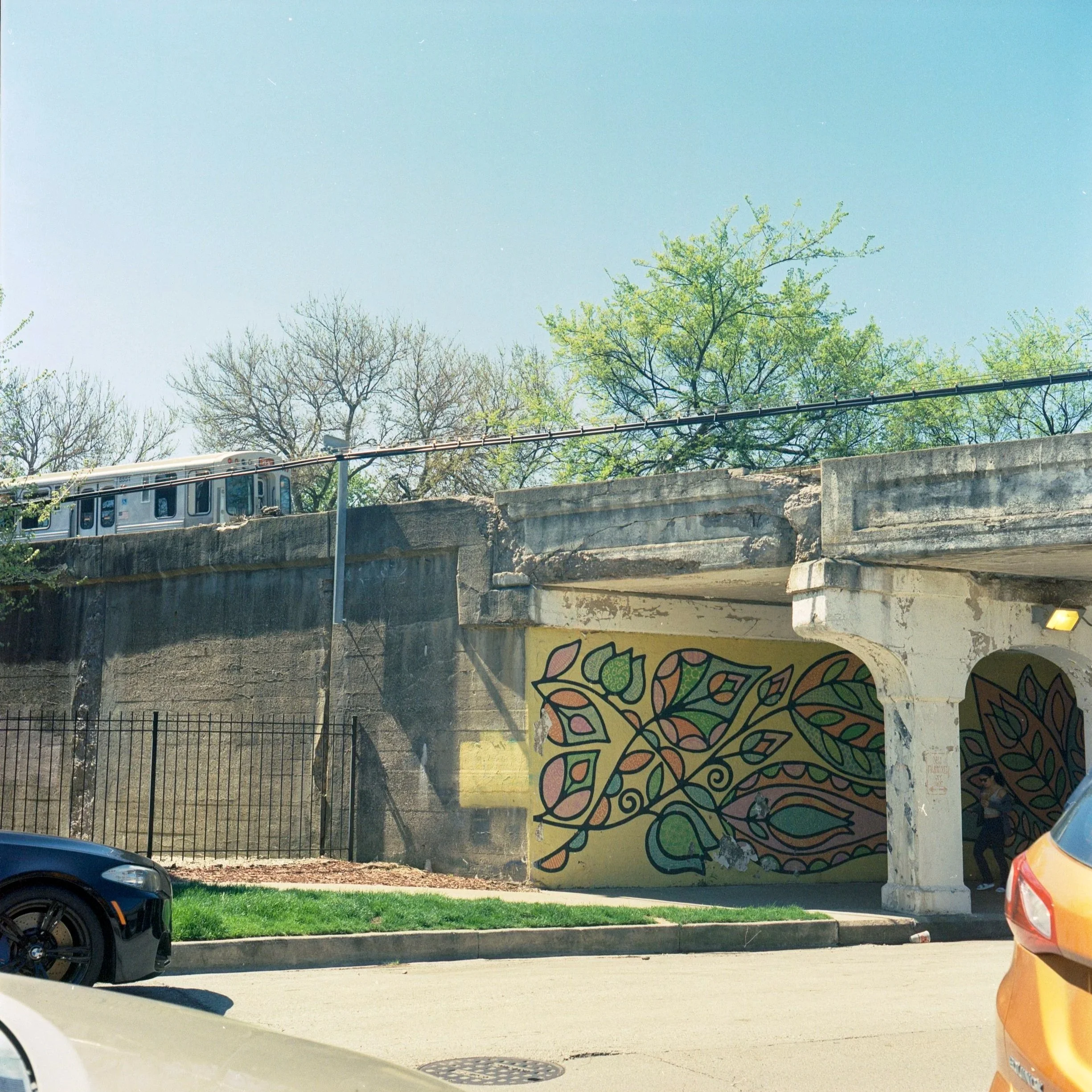 Red Line tracks with mural, Rogers Park 2025. Built 1908. 