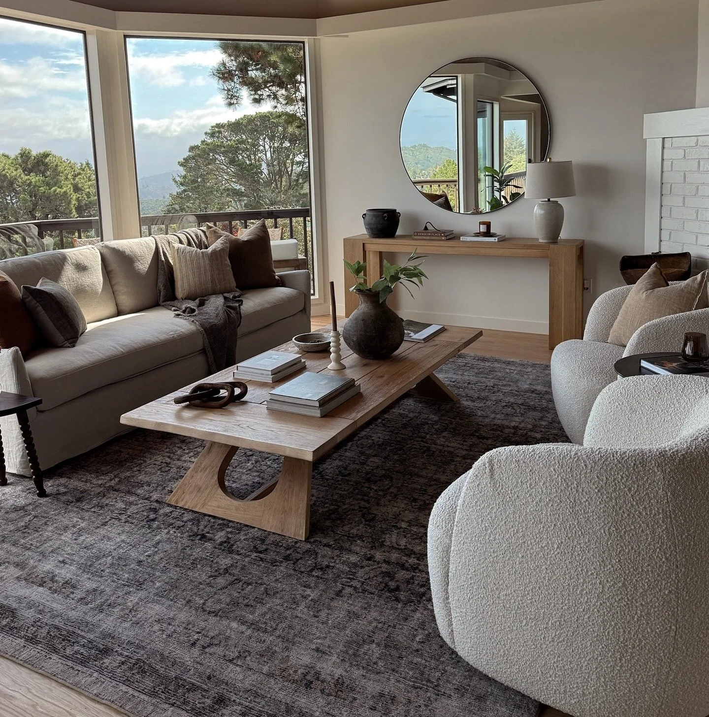 New space, same STILL touch...

🏡: @ericmatthewmcfarland @mettecopenhagen