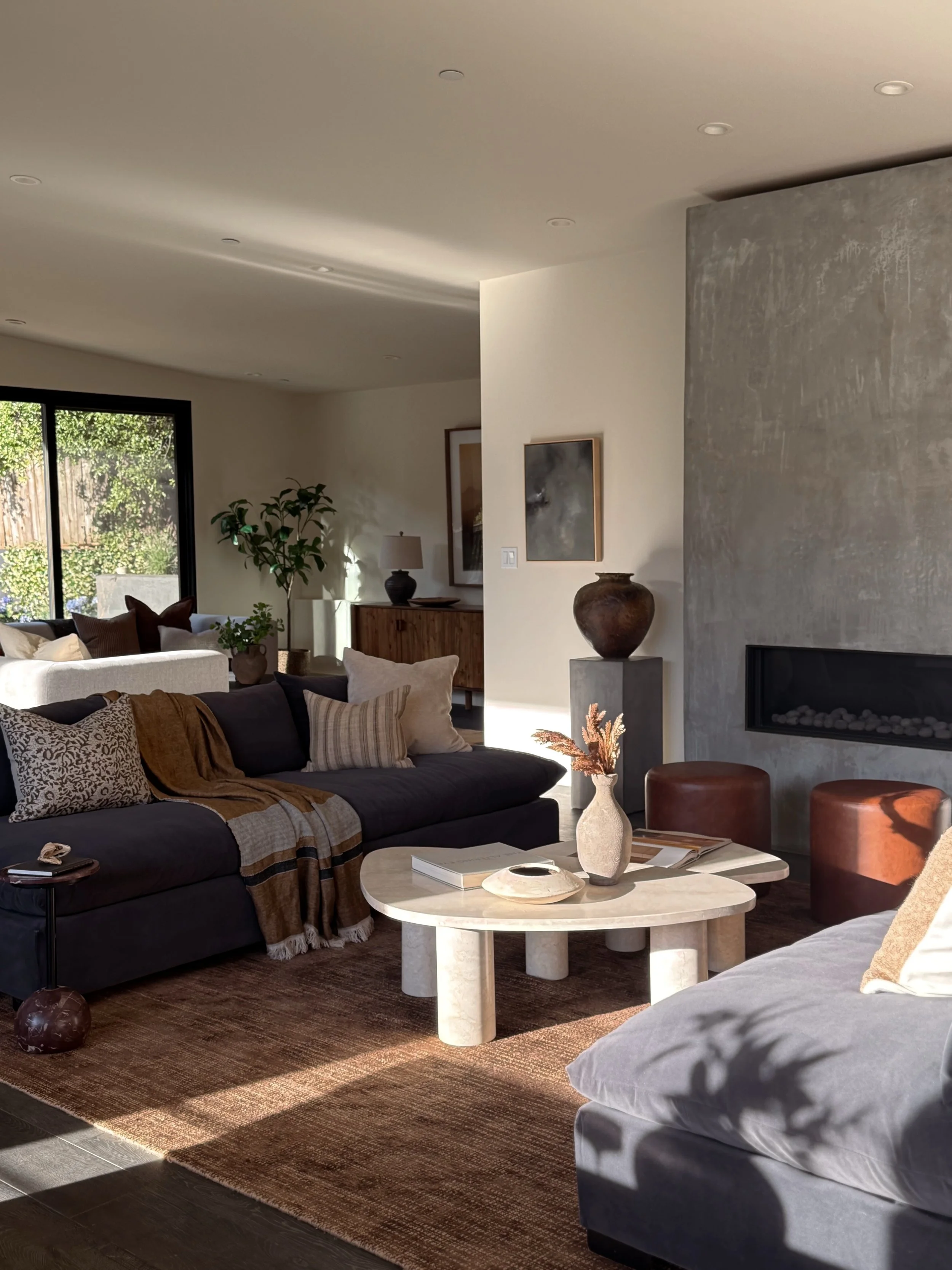 This house feels like golden hour all day long&hellip;
🏡: @outpost.homes