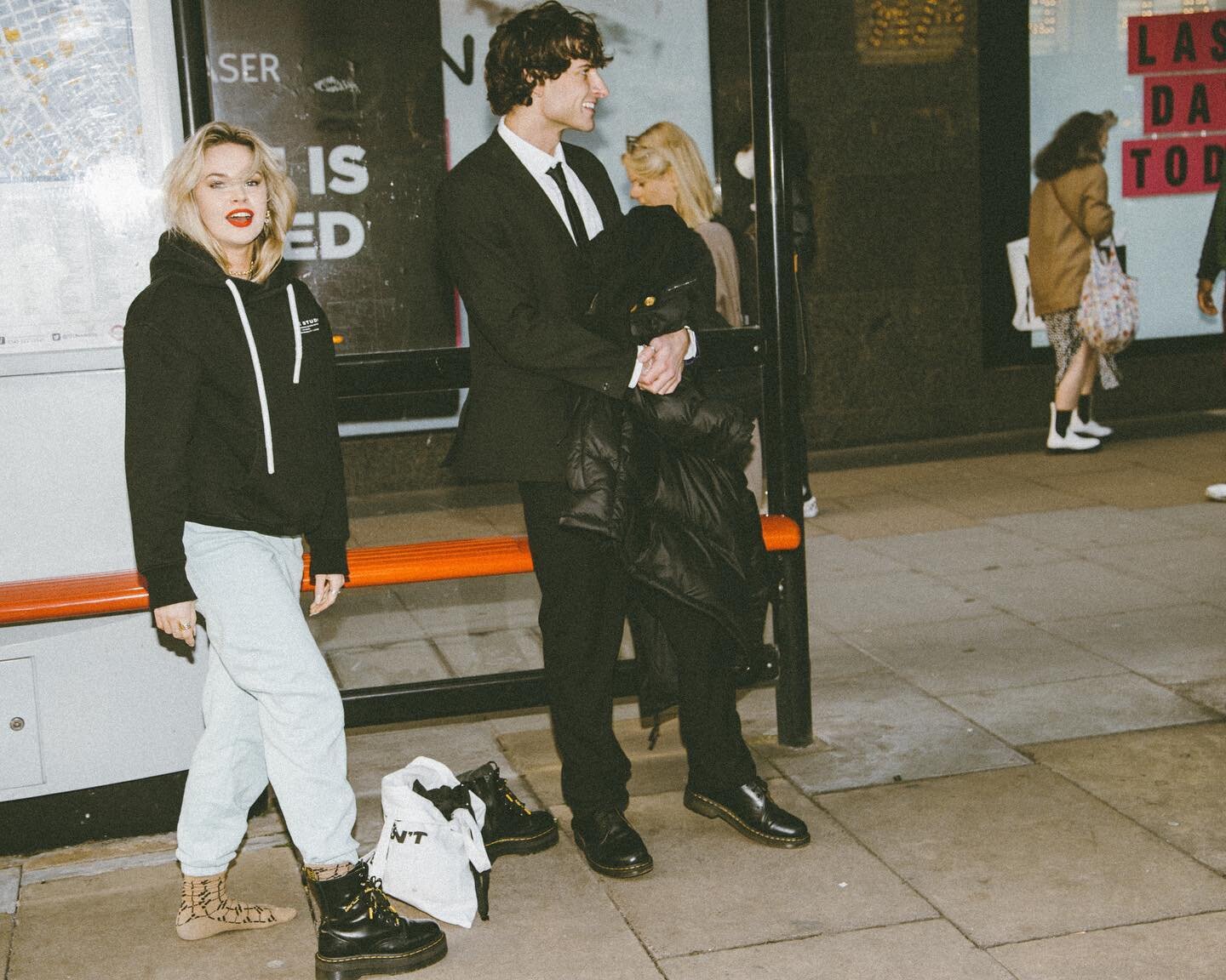 The glamour of London street shoots
@lovegrovee &amp; @kristianwilkes on @oxfordstreetw1 🙏🏻