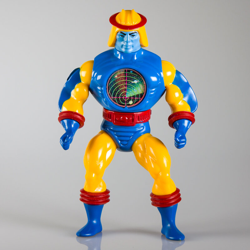  The figure uses unique parts including a radar illustration on his chest. 