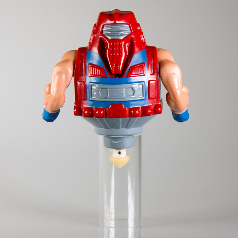 The back view of the figure is similar to the front, presumably to assist with balance. 