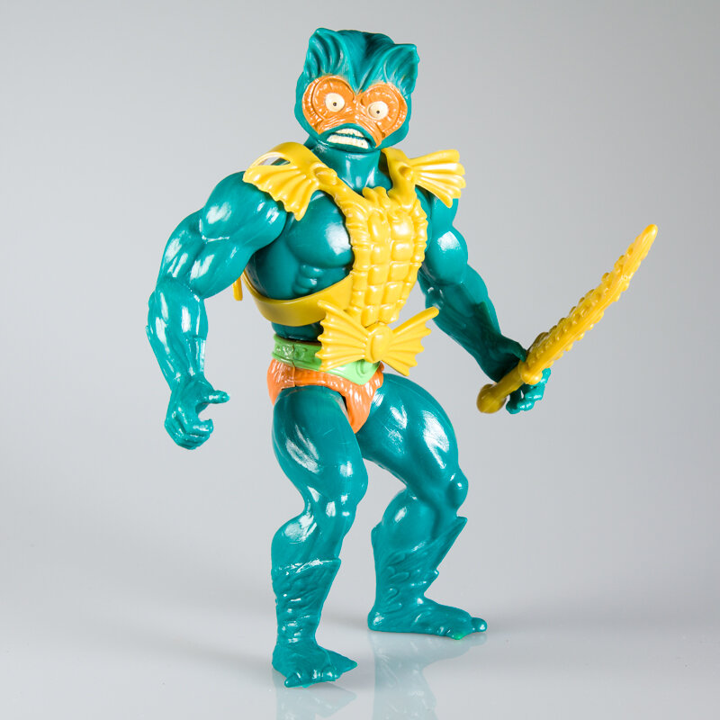  The sword is a poor fit in Mer-Man’s hands because the grip is wider than the regular swords. 