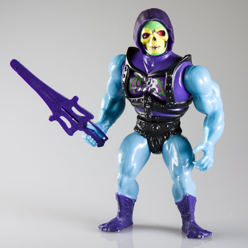  This figure used the same female sword as the original Skeletor toy. 