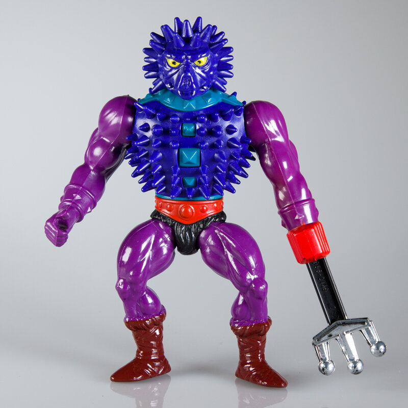  Spikor features a trident which slides out of his left arm. 