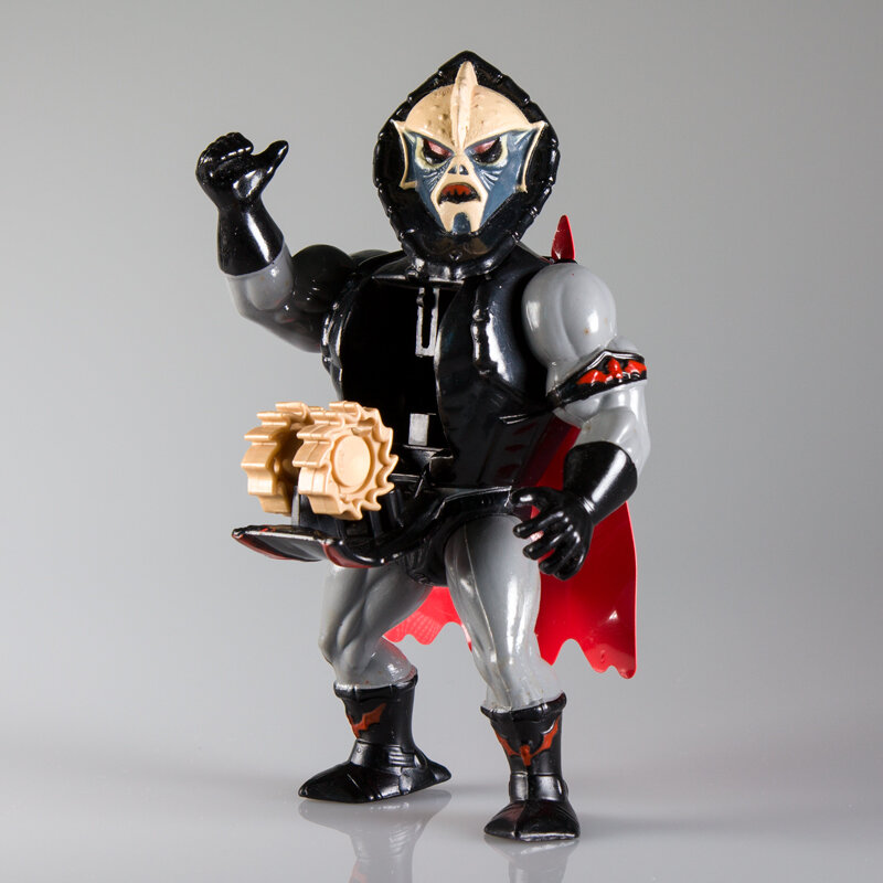  The weapon launches from the chest when a lever is pressed down on Hordak’s back. 