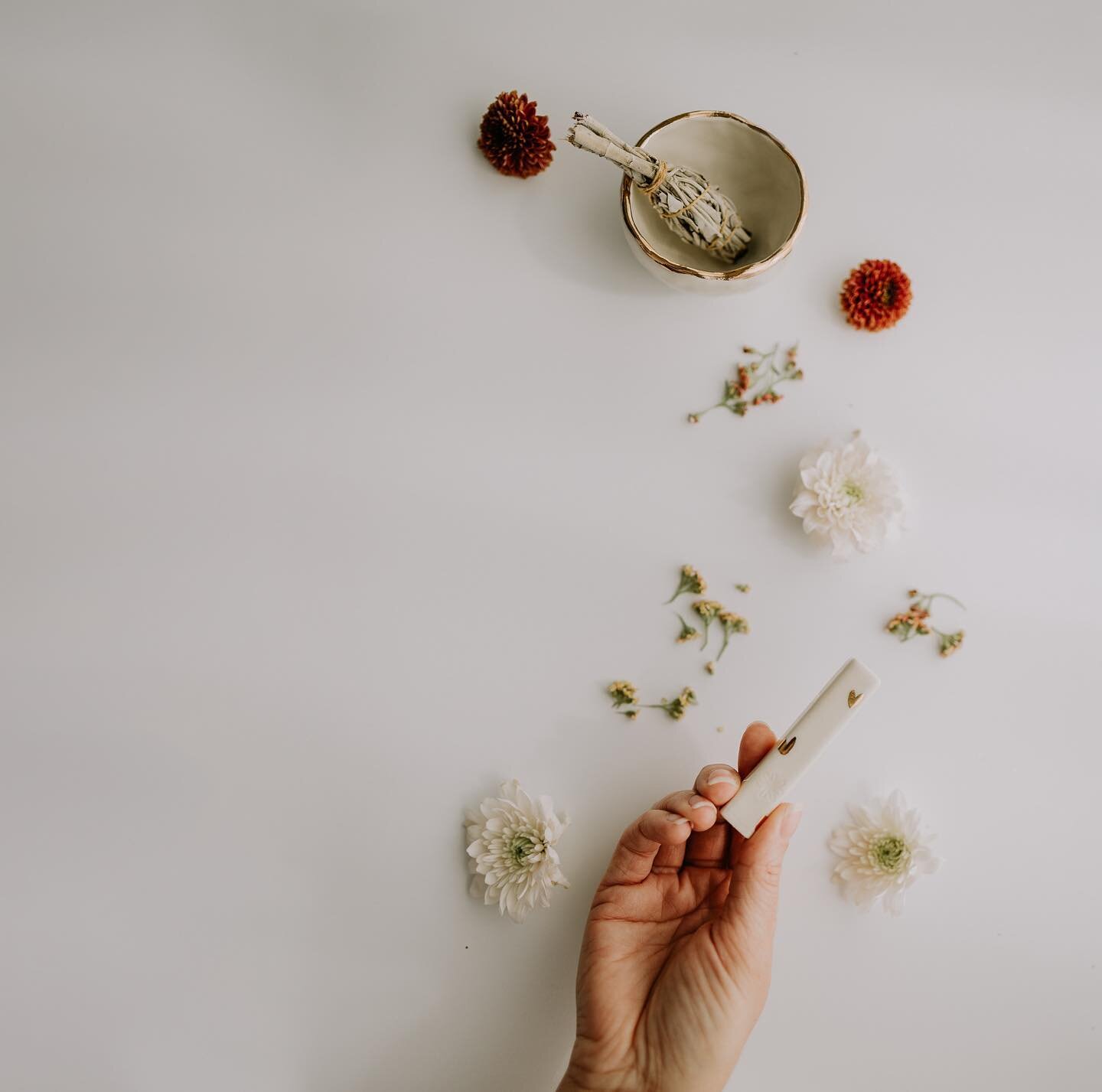 Last week I did a small product photo session for Flower Girl Goods. 🌸 

@flowergirlgoods is ceramic smokeware for those who choose to light up to relax.  Flower Girl Goods is a sister company to @jennaarchershop so if smokeware isn&rsquo;t your thi