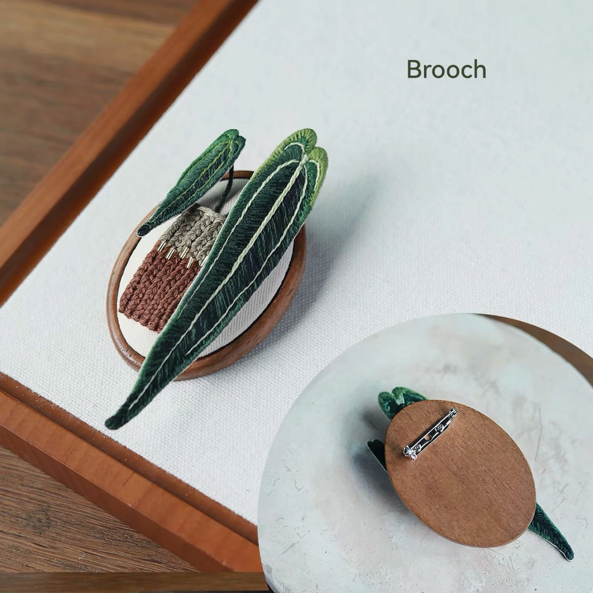 Brooch1.jpg
