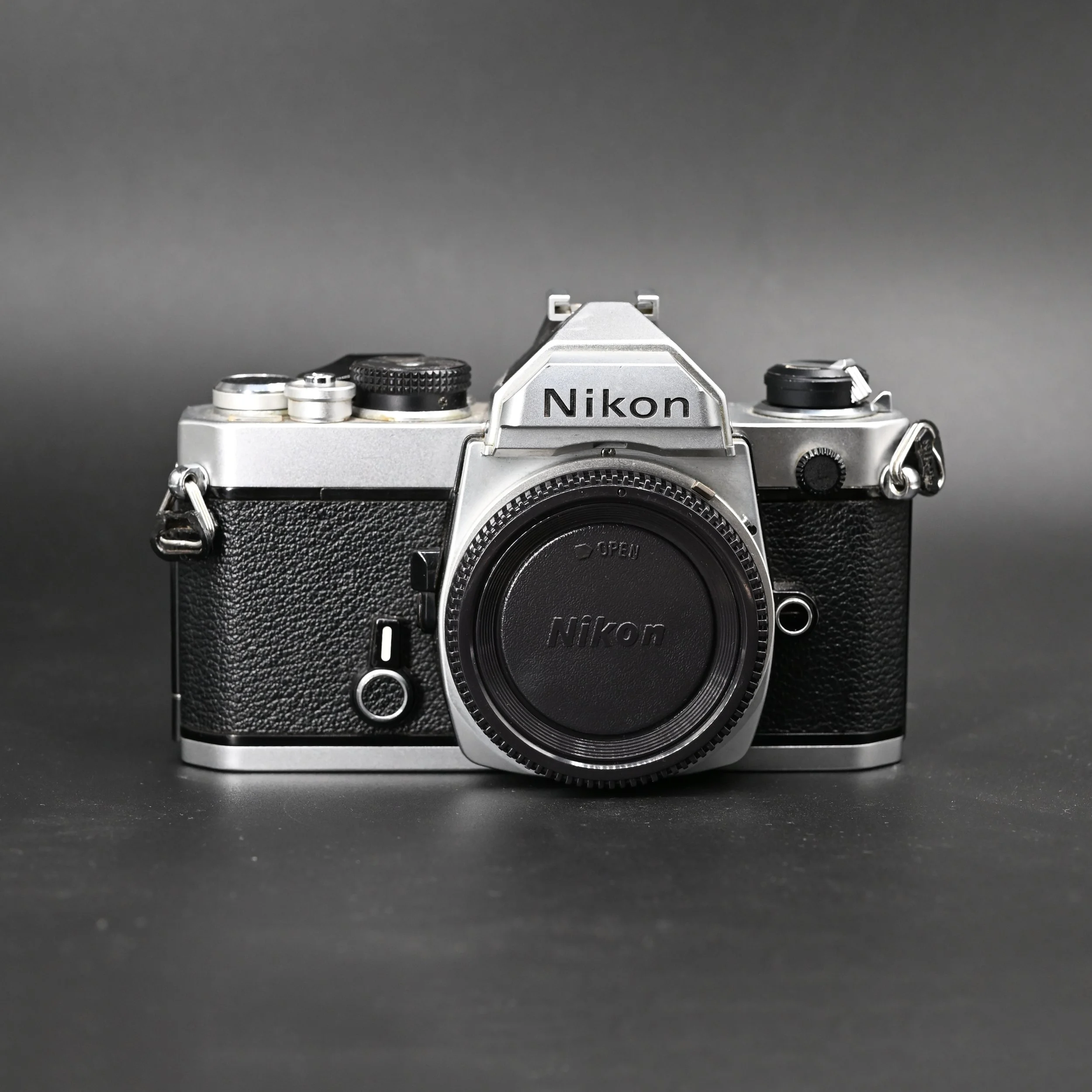 Nikon FM (noir ou gris)