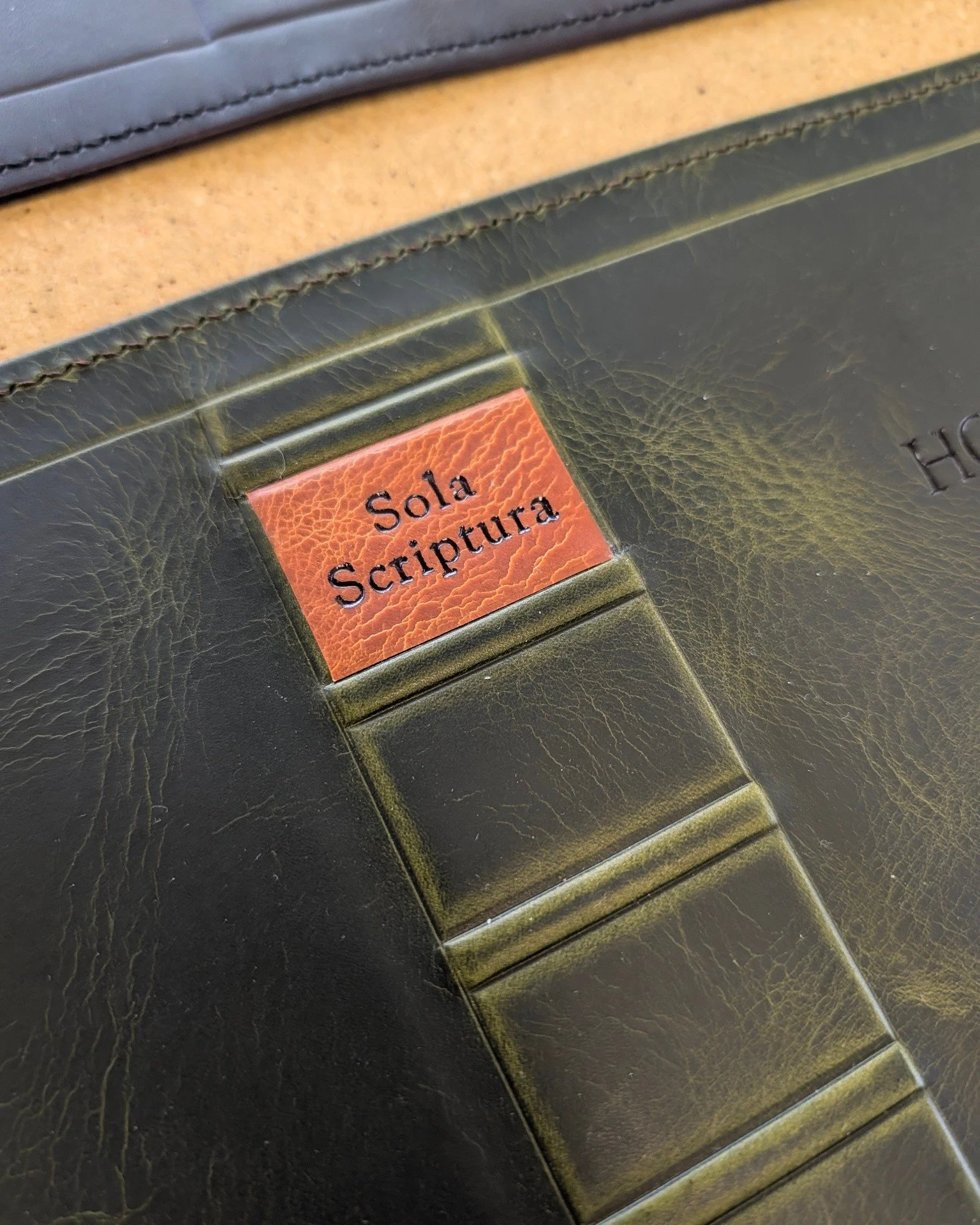 🌟 Stamping day again! 

🔎 Did you know? - The natural colored square is called an onlay, which is a very thin piece of leather applied over the leather of the spine. It is another way to add even more customization to your Bible. 

📷 Olive Green w