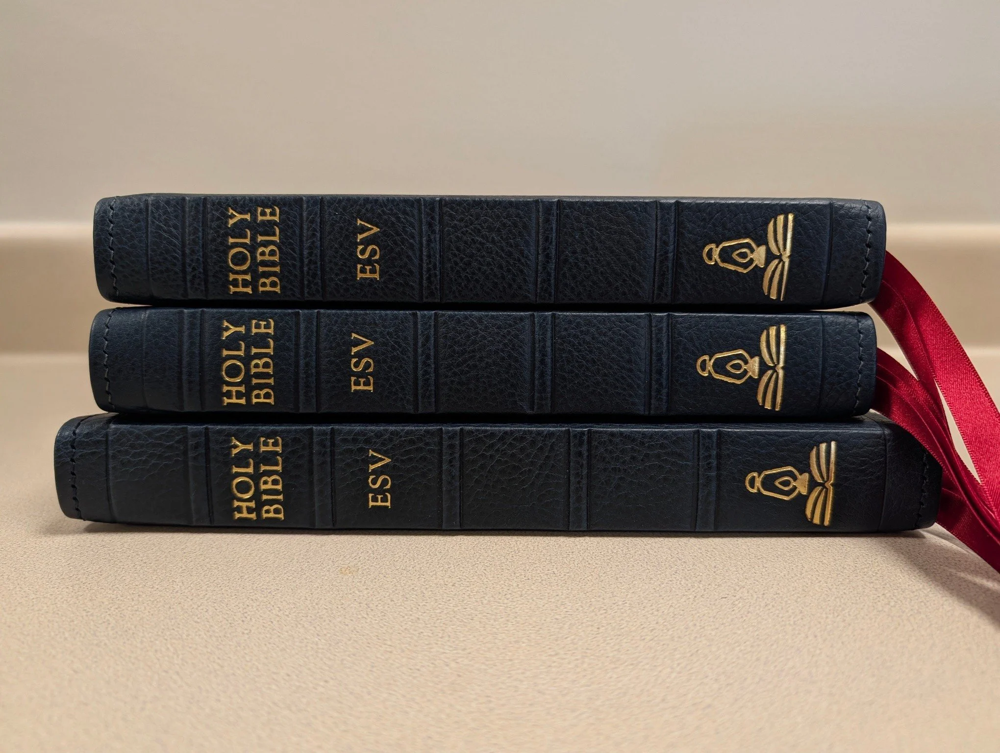 🤩 Matching set of Schuylers in Sapphire Minerva Box. 

Minerva Box is the king of cowhides in our book. 

Taking custom orders now - submit an estimate request on our website