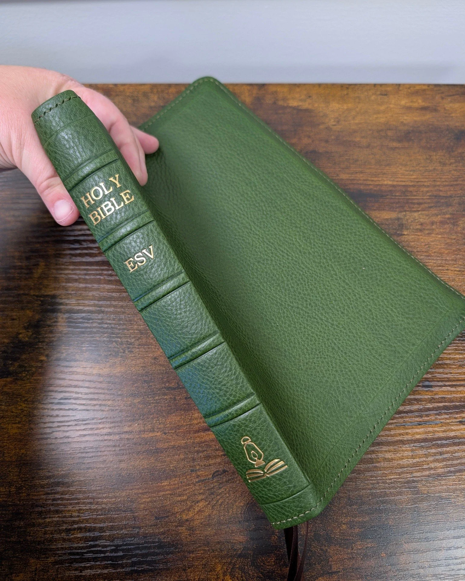 ESV Creeds and Confessions rebound in Emerald Minerva Box Cowhide from Badalassi Carlo - available now on our website

Rebind details:
-Dark Brown leather liner
-Full yapp
-Matching hand stitched perimeter
-Red page dye
-Dark Brown Berisford ribbons
