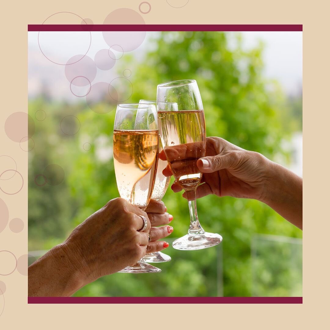 The best part is to share it with loved ones ! Happy Friday 🥰
&bull;
&bull;
&bull;
#cava #34wine #spain #weekend #sparklingwine #bubbly #winelovers #brunch #friyay #lovedones