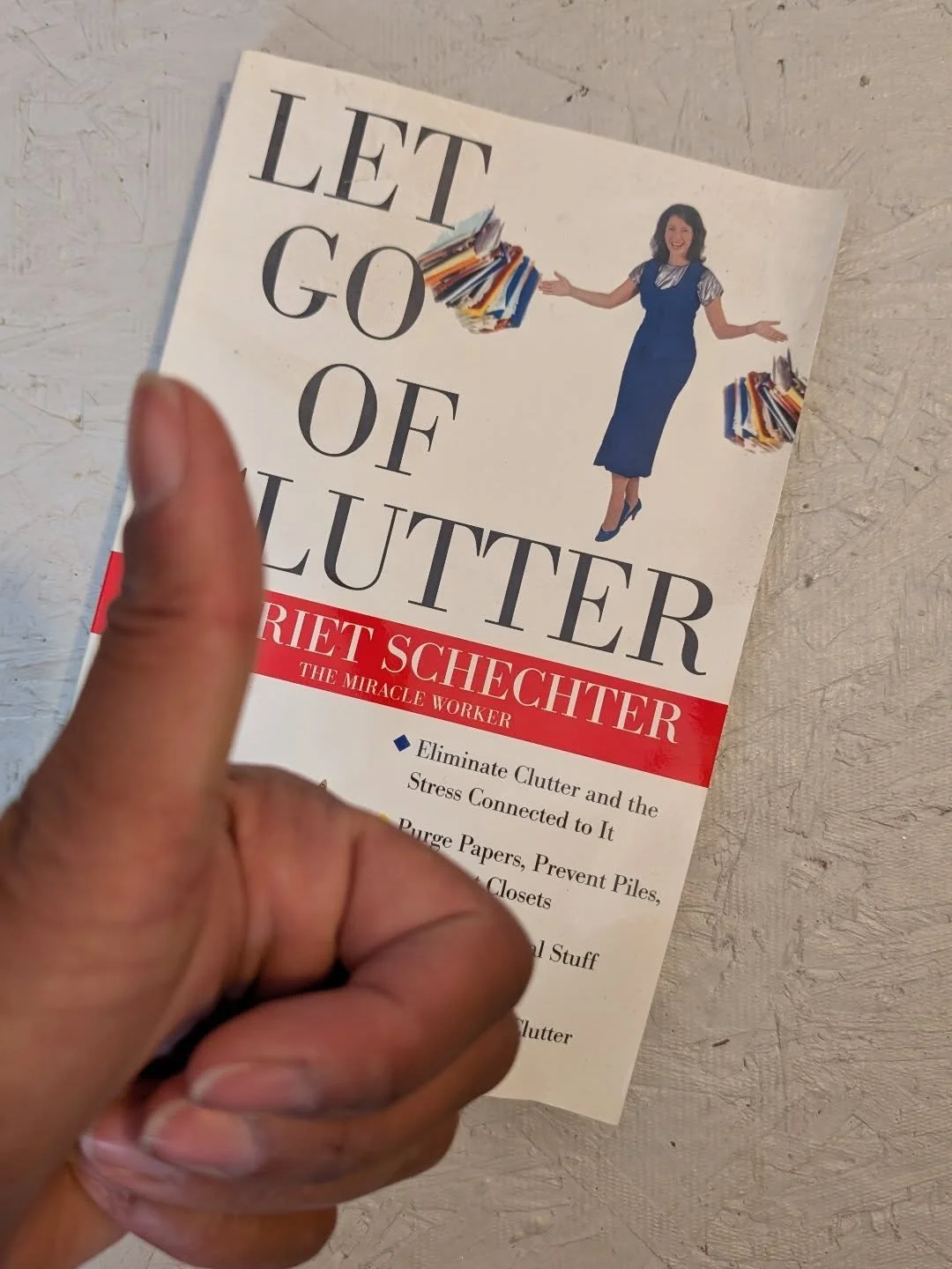 Spent my day helping one of my lovely, lovely clients do just this! We had a giggle when we found this book...✨

It&rsquo;s not easy to clear your own clutter, sometimes you just need a helping hand, someone to shadow you, cheer you on, and give that