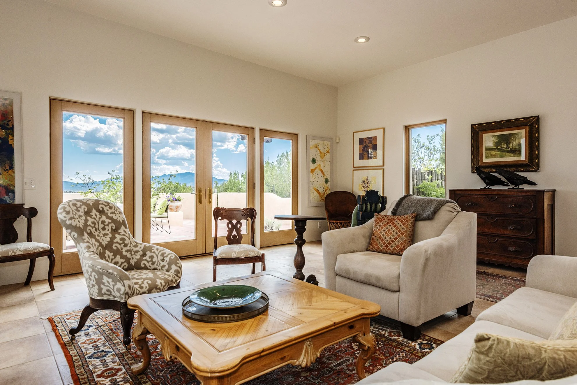 15_15minerstrail_livingroom 2.jpg