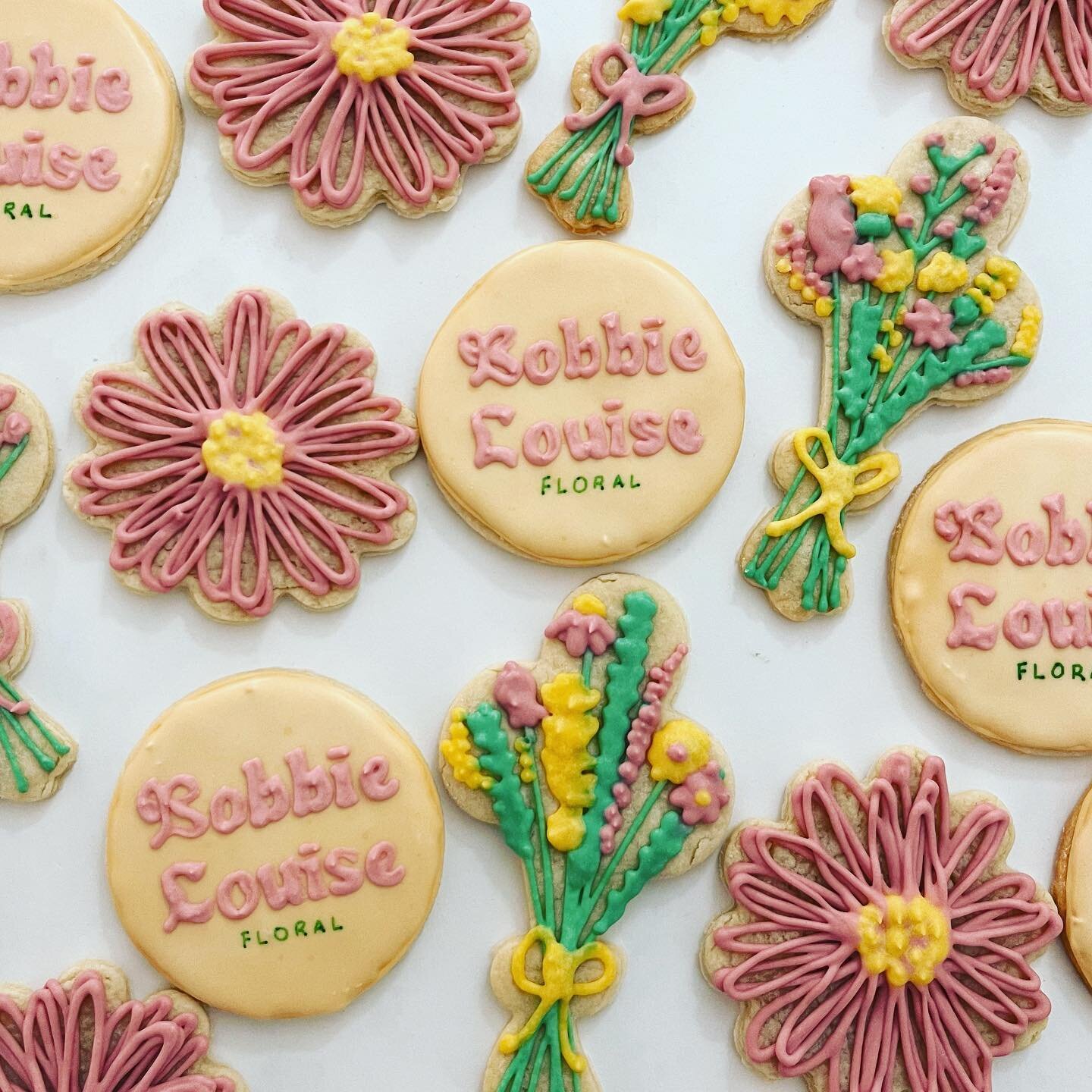 We loved making @bobbielouisefloral Mother&rsquo;s Day cookie treats. If you&rsquo;re looking for florals, look no further! 💕