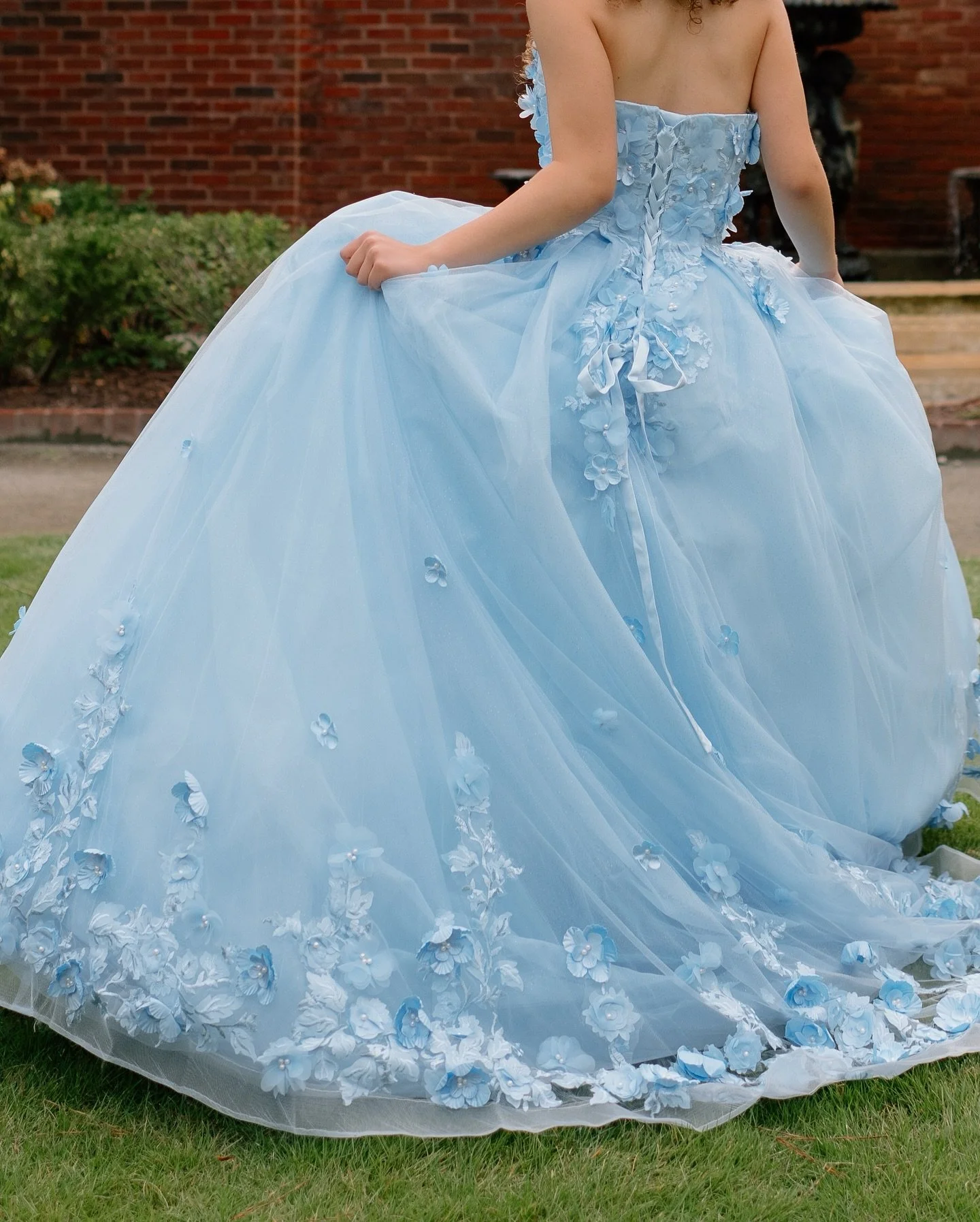 Camilla described her quincea&ntilde;era party&rsquo;s theme as &ldquo;English Tea Garden&rdquo; aesthetic, and we just so happened to compliment that with her shoot location! Her and her stunning ball gown deserved full frames, because look at this 