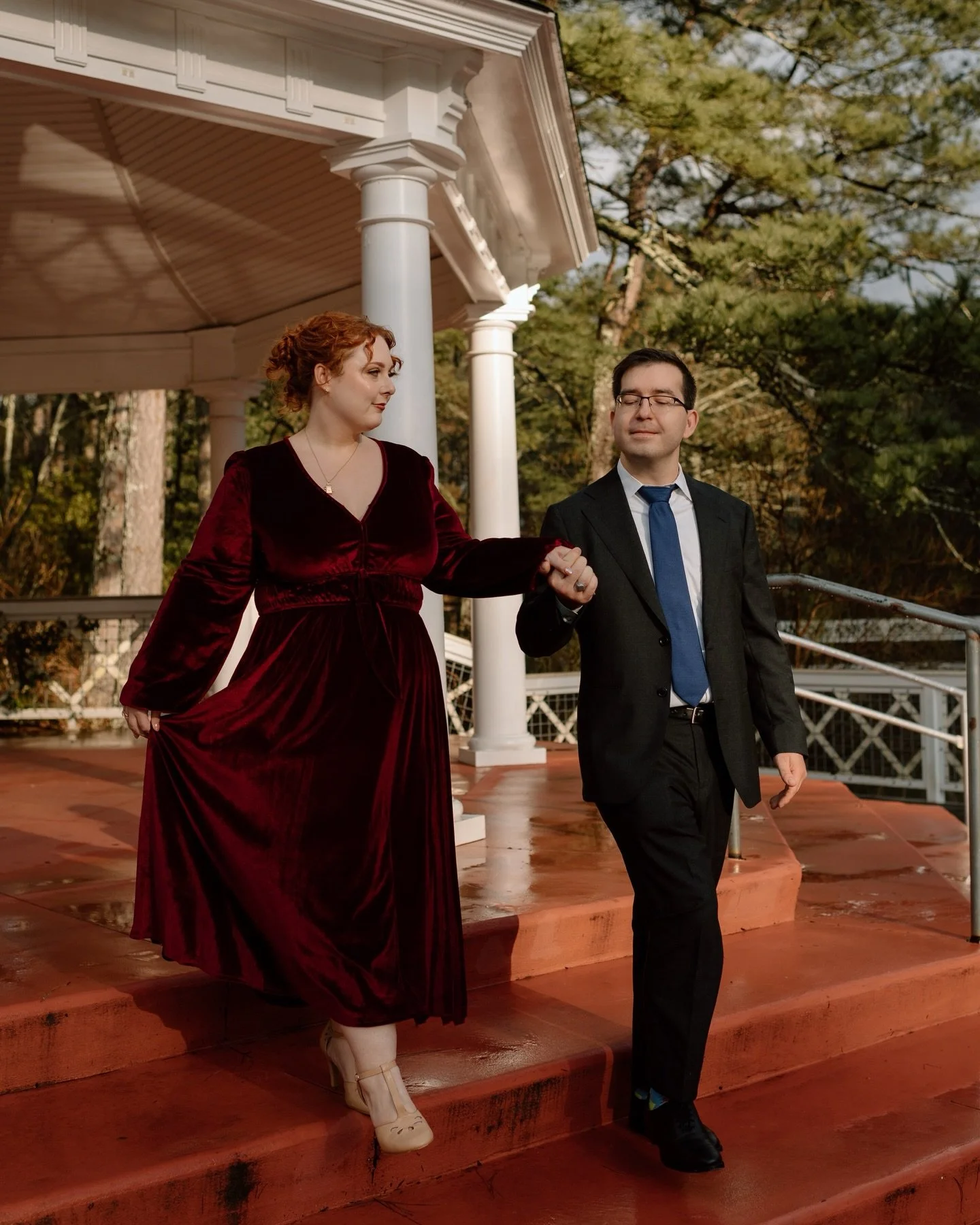 Getting caught in the rain with the person you get to spend forever with? This love story quite literally writes itself! Cass and Jordan are true romantics, who bond over their love for literature and their cute pup, Cleo. Soaking wet hair, giggles, 