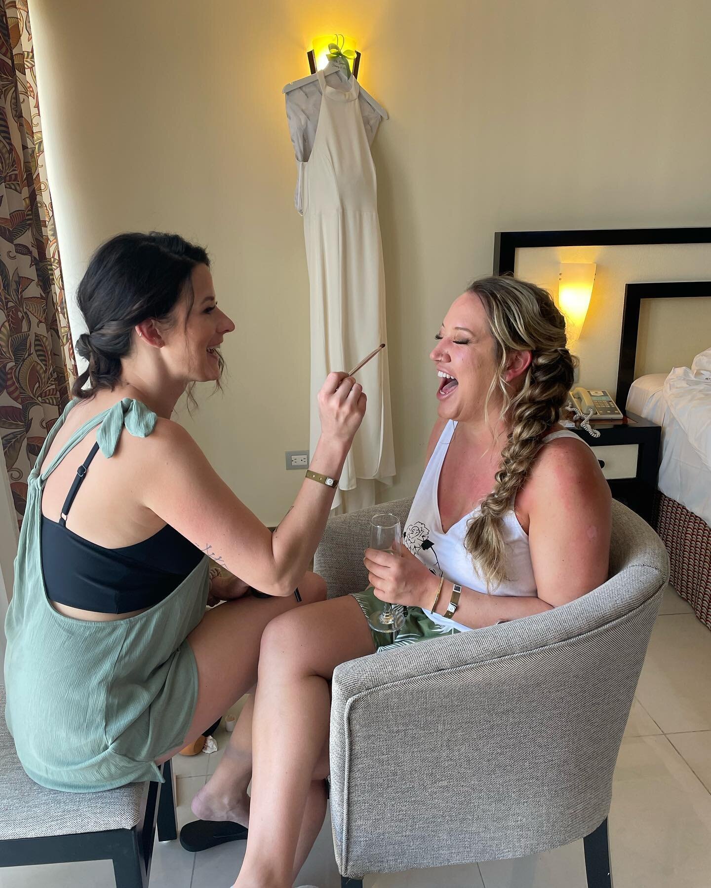 ✨About last week✨
MOH &amp; Stylist at your service

Getting my girl ready to marry her man ❤️ Happy 1 week anniversary @gio_is_hair and @_hairbysteph90_ 

#weddingstylist #bridalhair #bridalmakeup #MOH #chicagobride #chicagohairstylist #chicagostyli