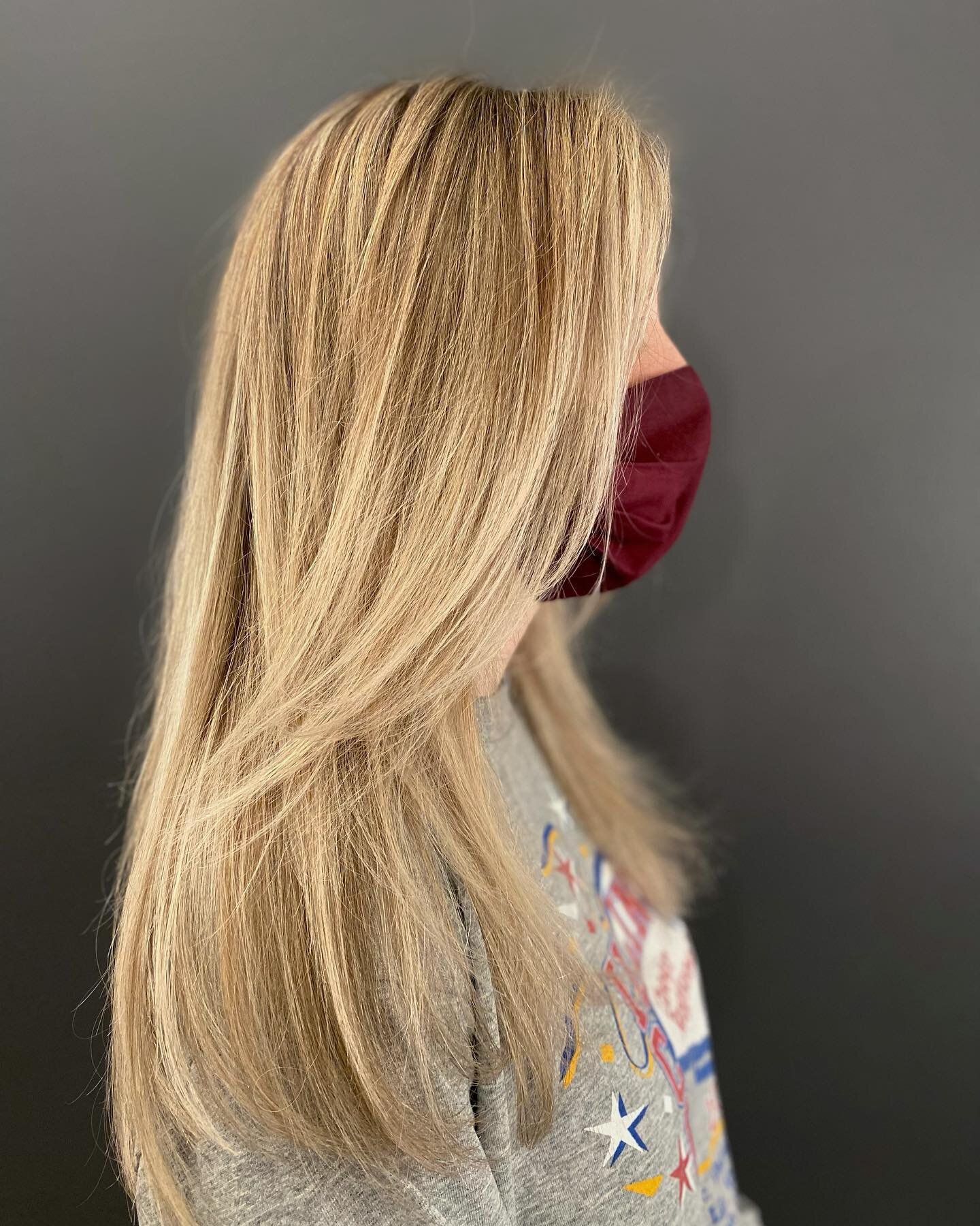 Punched up these locks from winter blonde to &ldquo;is it summer yet?&rdquo; Blonde with a mix of teasy lights and balayage

It&rsquo;s a delicate balance brightening pre-lightened hair and my priority is ALWAYS ✨healthy✨hair. 
Knowing this, it may t
