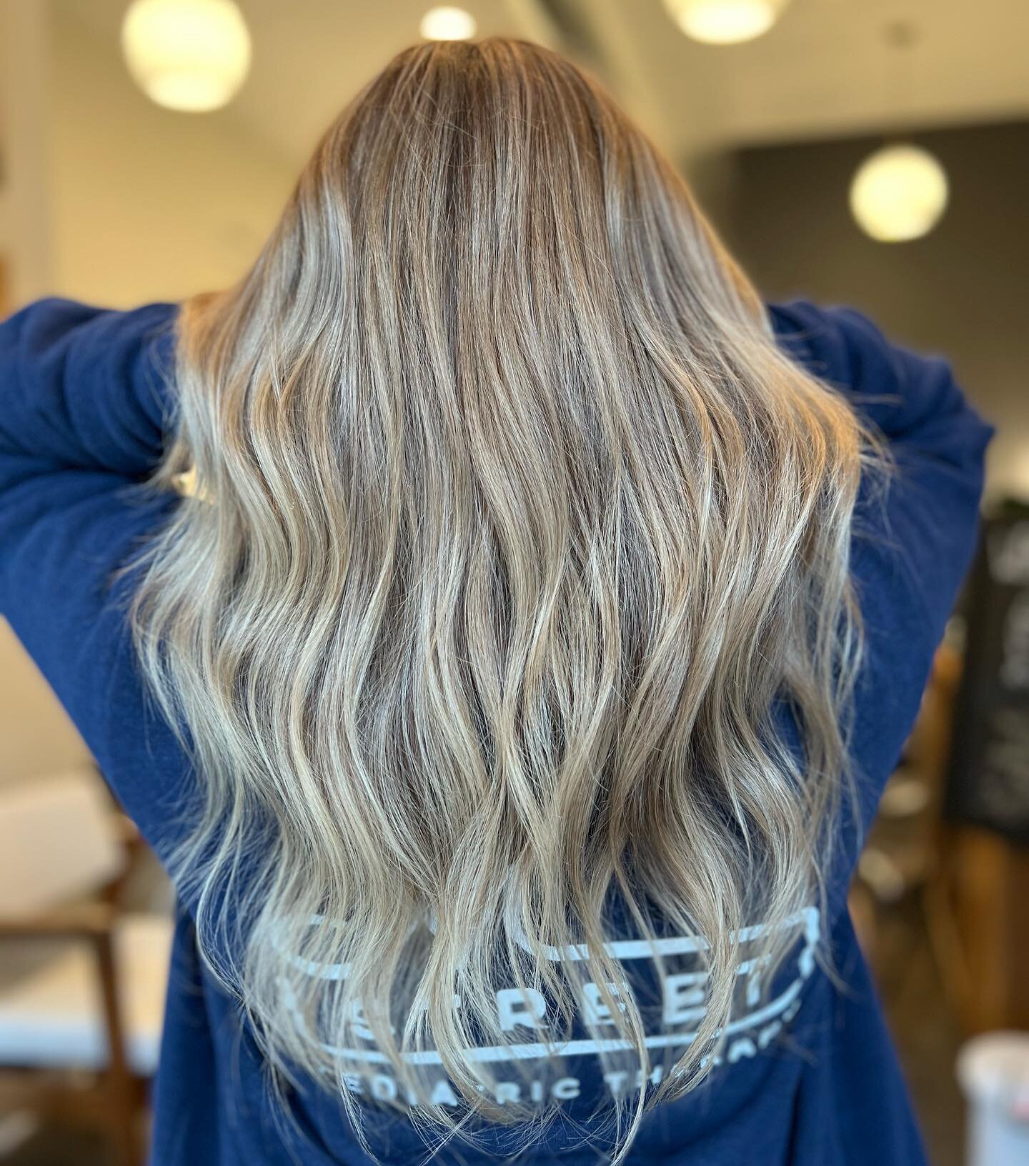 She had lots of roots, blonde and pink ends when she came in! First we wet balayaged to remove the remaining pink, then we did a highlight lowlight and glazed all the blonde down a couple of shades. Swooning over the results 😍😍😍

#chicagohairstyli