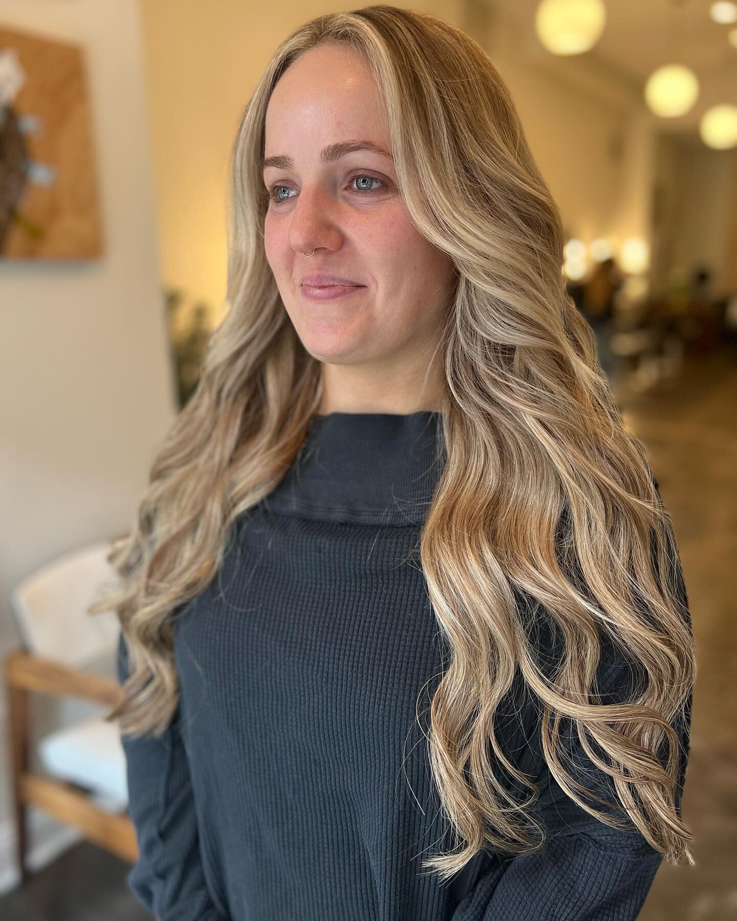 This color/extension combo was one of my fave little projects. Took Anna from a brighter grown out highlight to this dimensional blonde realness. Added 2 rows of 22 inches to seal the deal!! 

#chicagohairstylist #chicagoextensions #chicagosalon