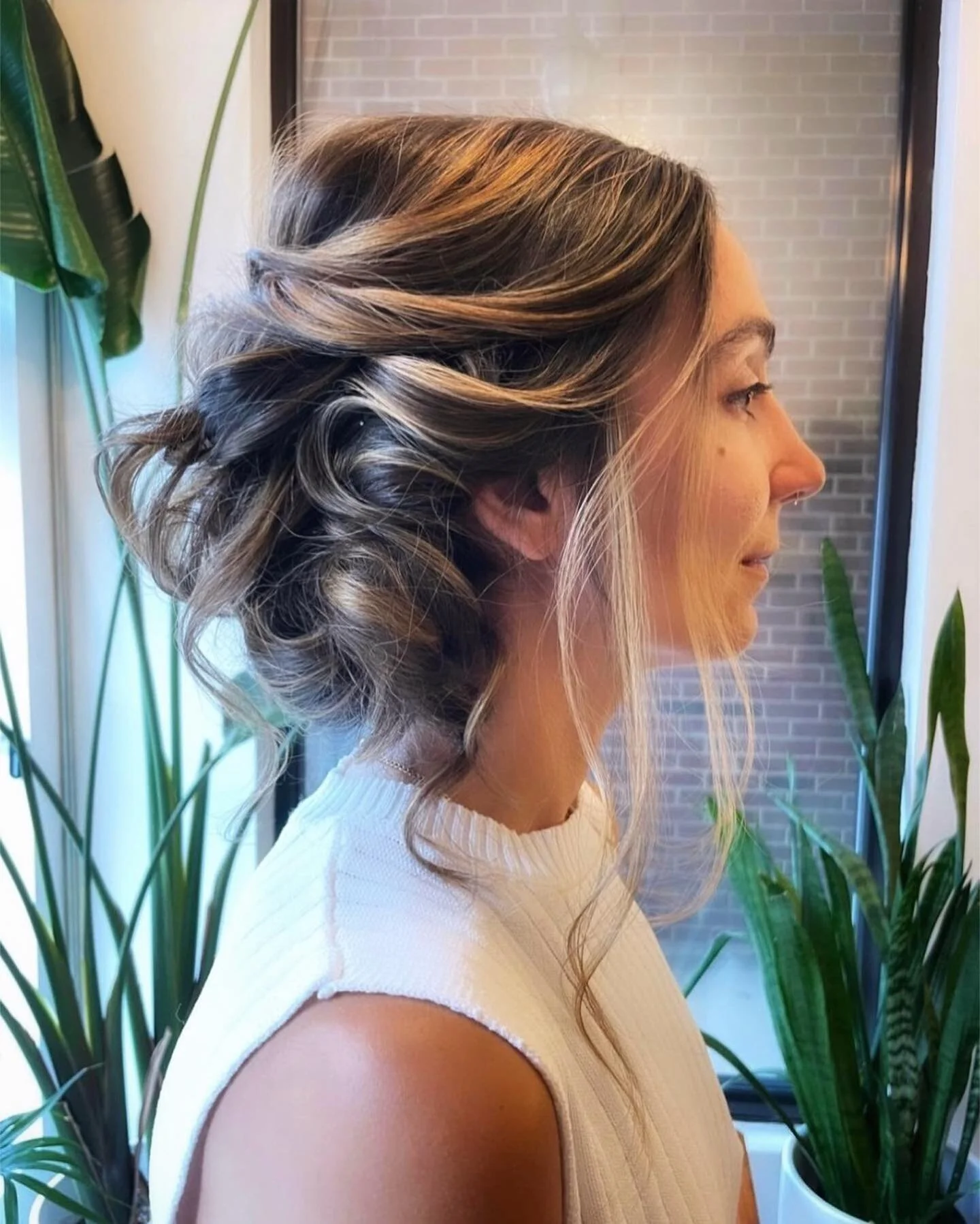 The prettiest of bridal previews✨
Stylist Crystal recently created this look for one of her upcoming brides. We can’t wait to see the look the day of! 
#stranded #strandedchicago #salon #stylist #hairstyle #styled #chicagostylist #hair #chica